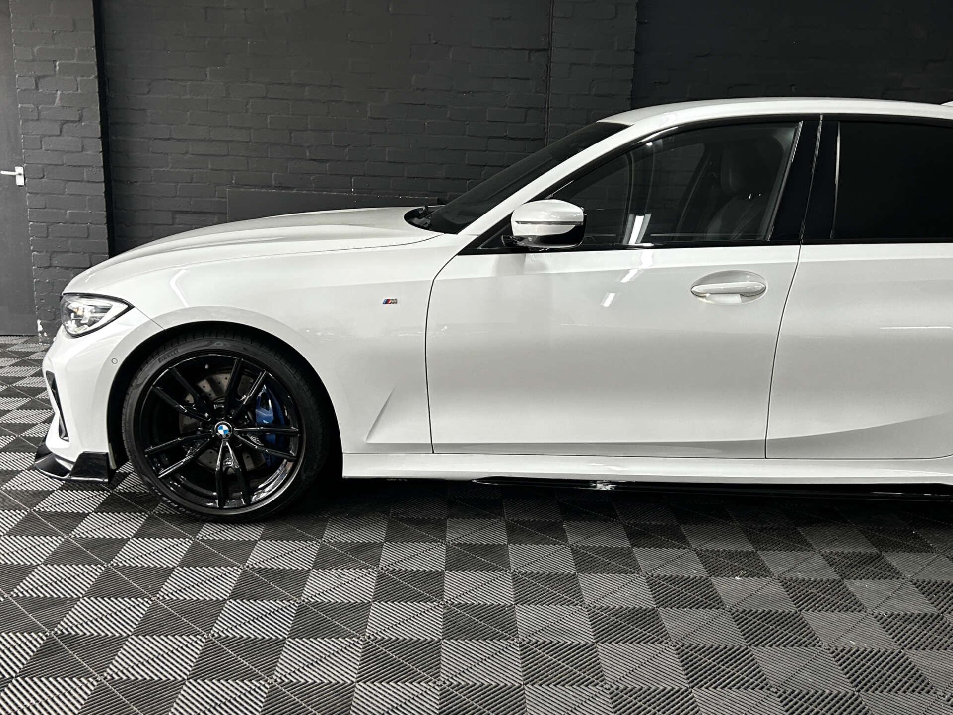 BMW 3 Series view 15