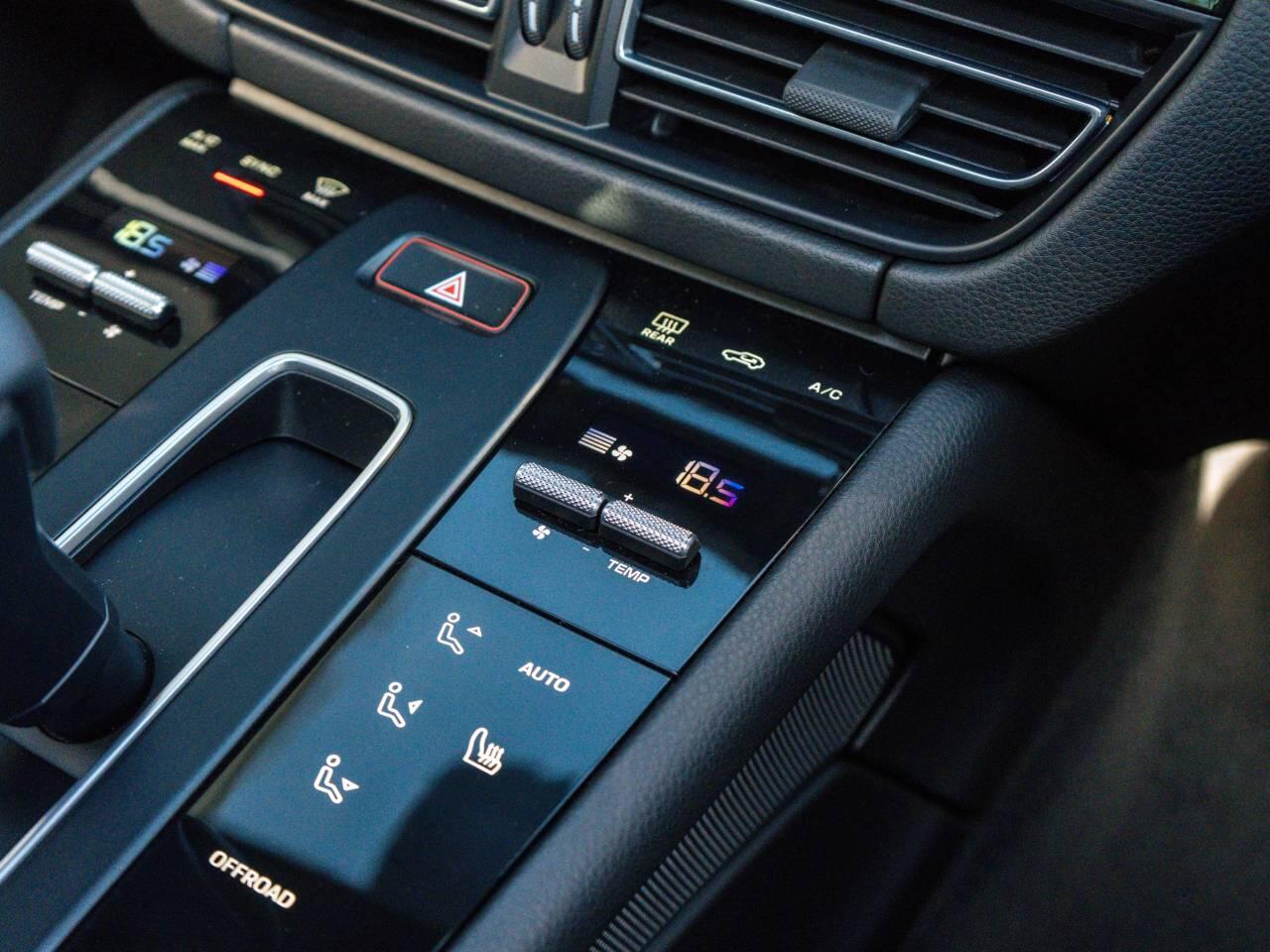 Porsche Macan view 40