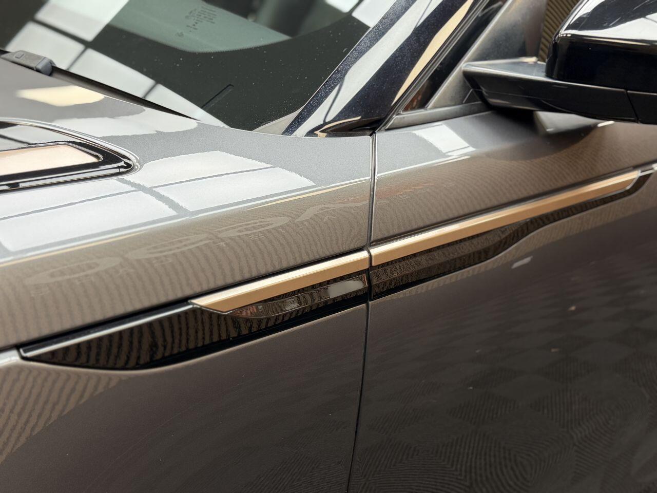 Land Rover Range Rover Velar view 18