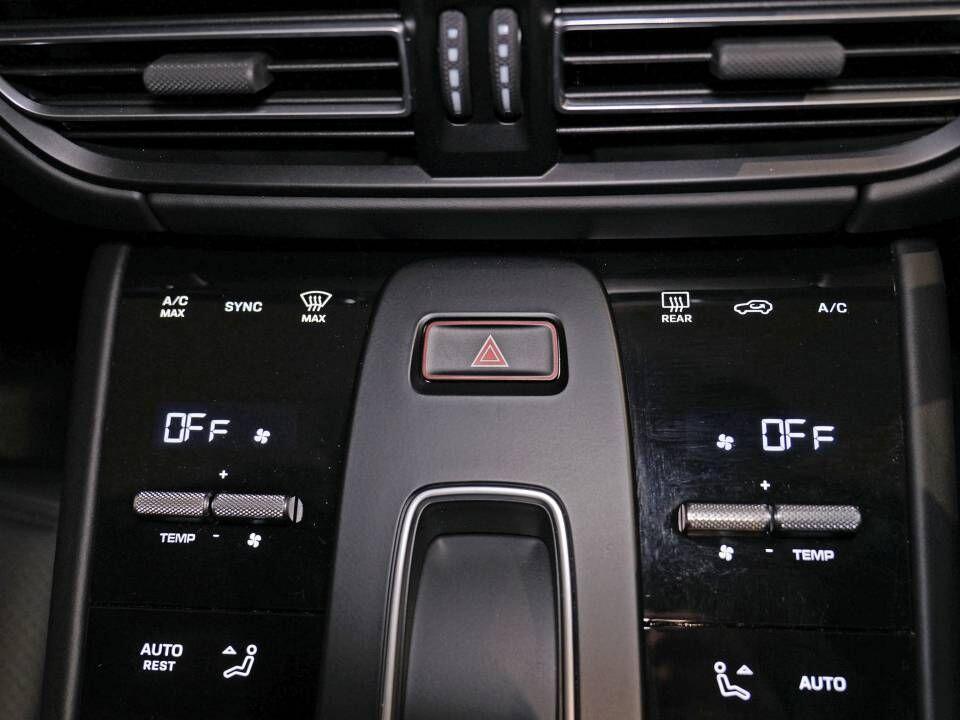 Porsche Macan view 36