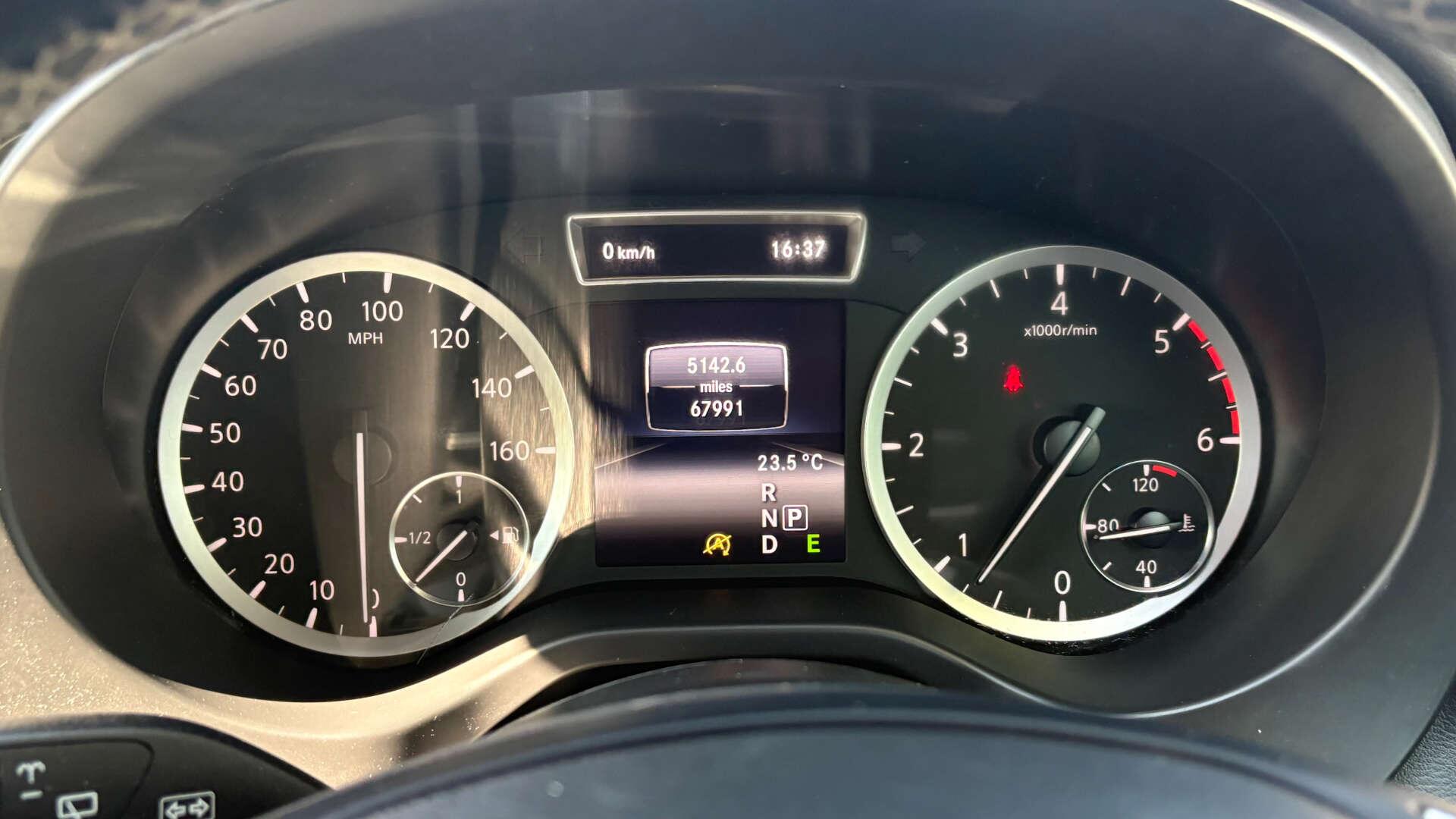 Infiniti Q30 view 15