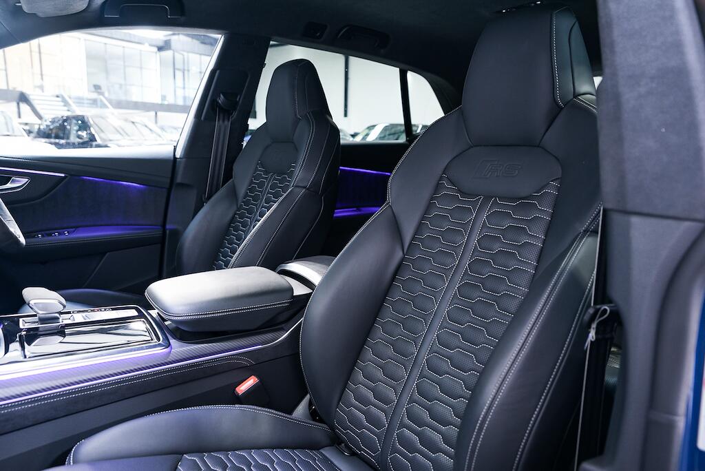 Audi RS Q8 view 18