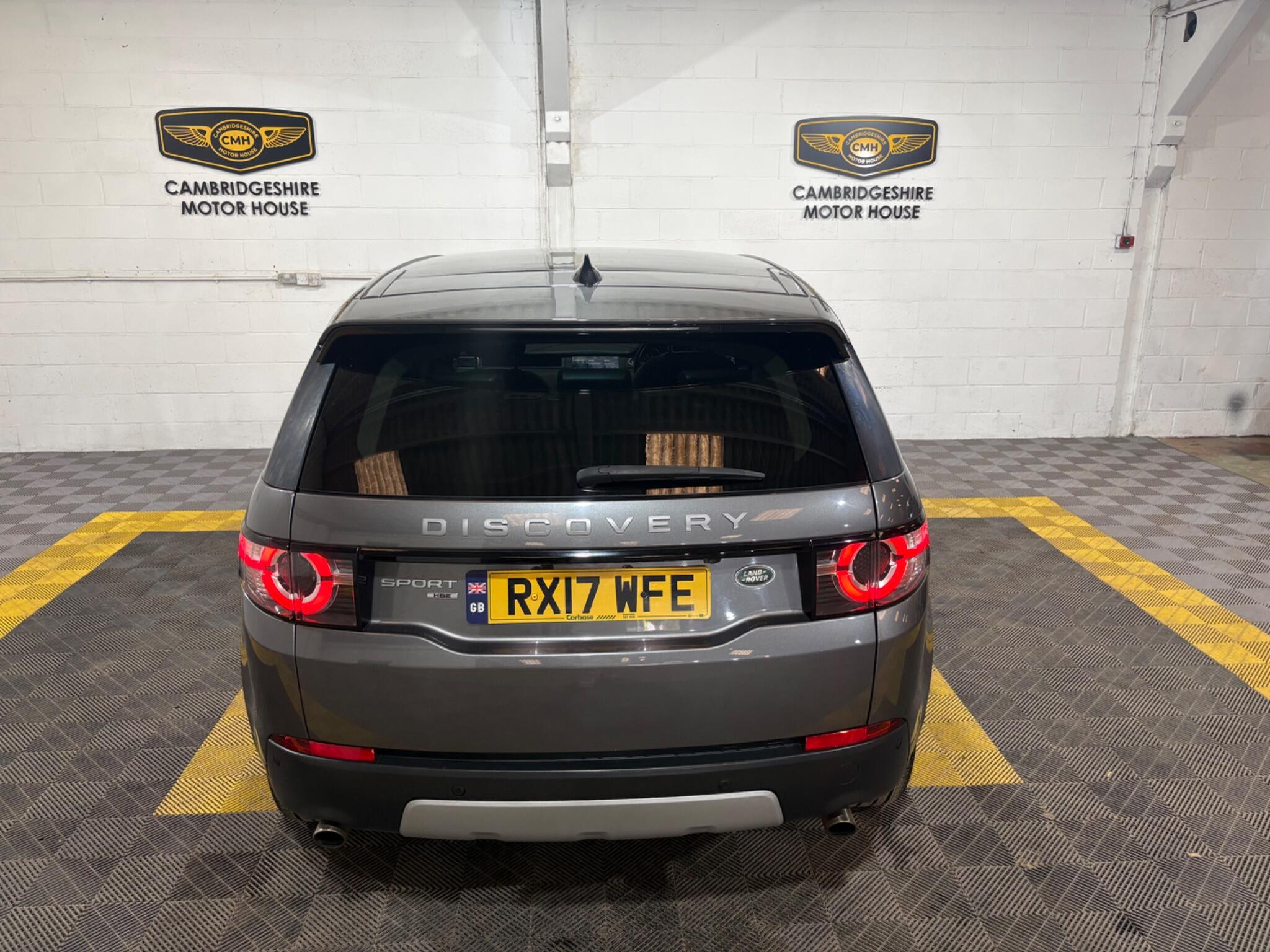 Land Rover Discovery Sport view 11