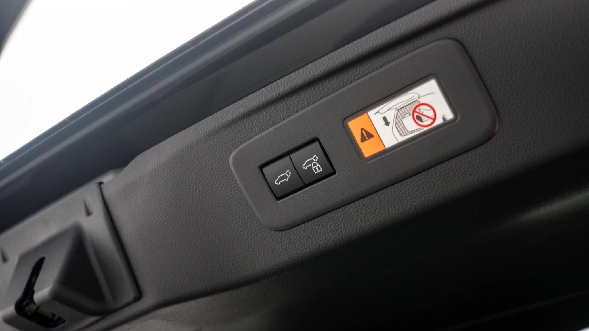 Toyota Land Cruiser view 20