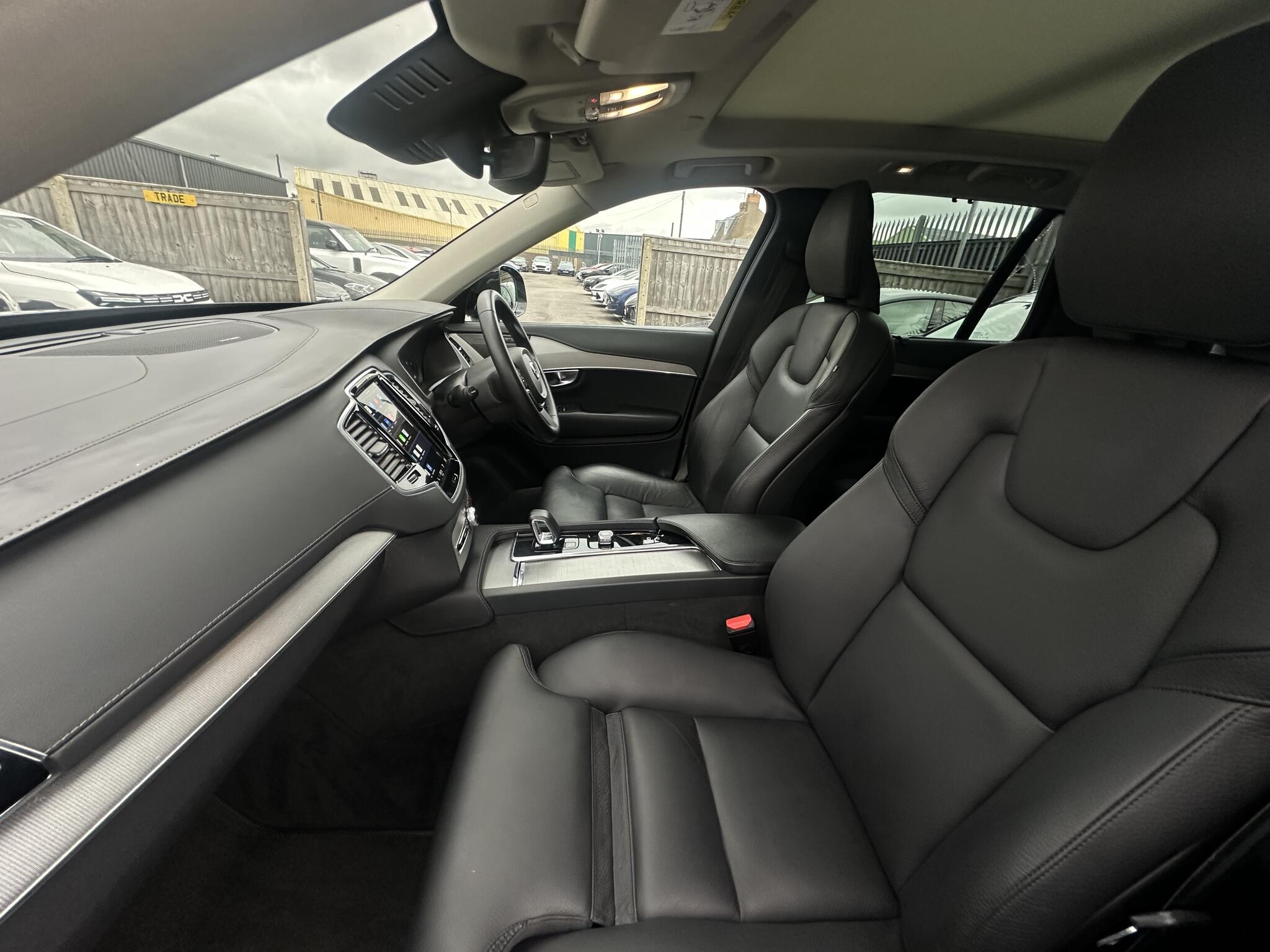 Volvo XC90 view 24