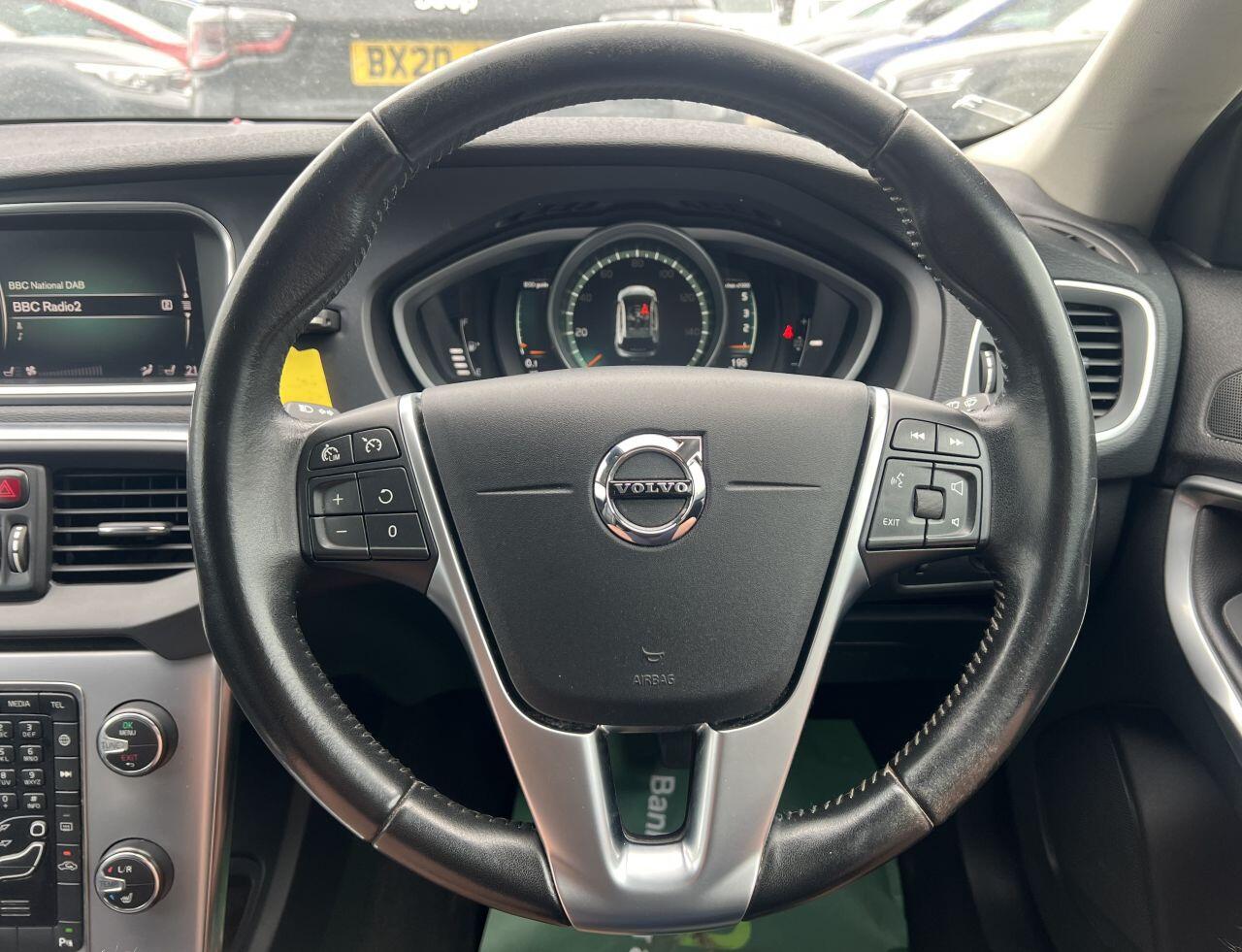 Volvo V40 Cross Country view 46