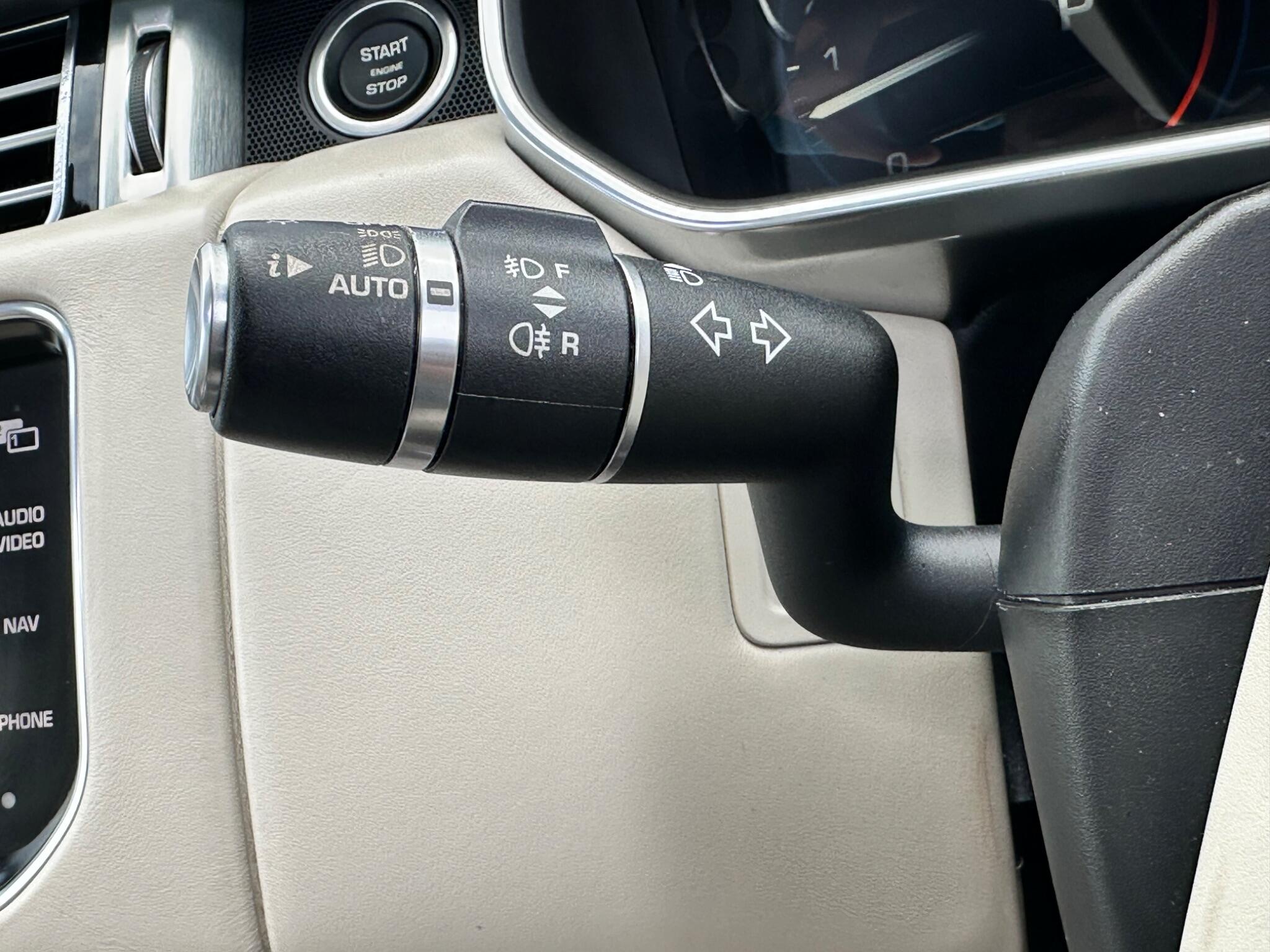 Land Rover Range Rover view 19