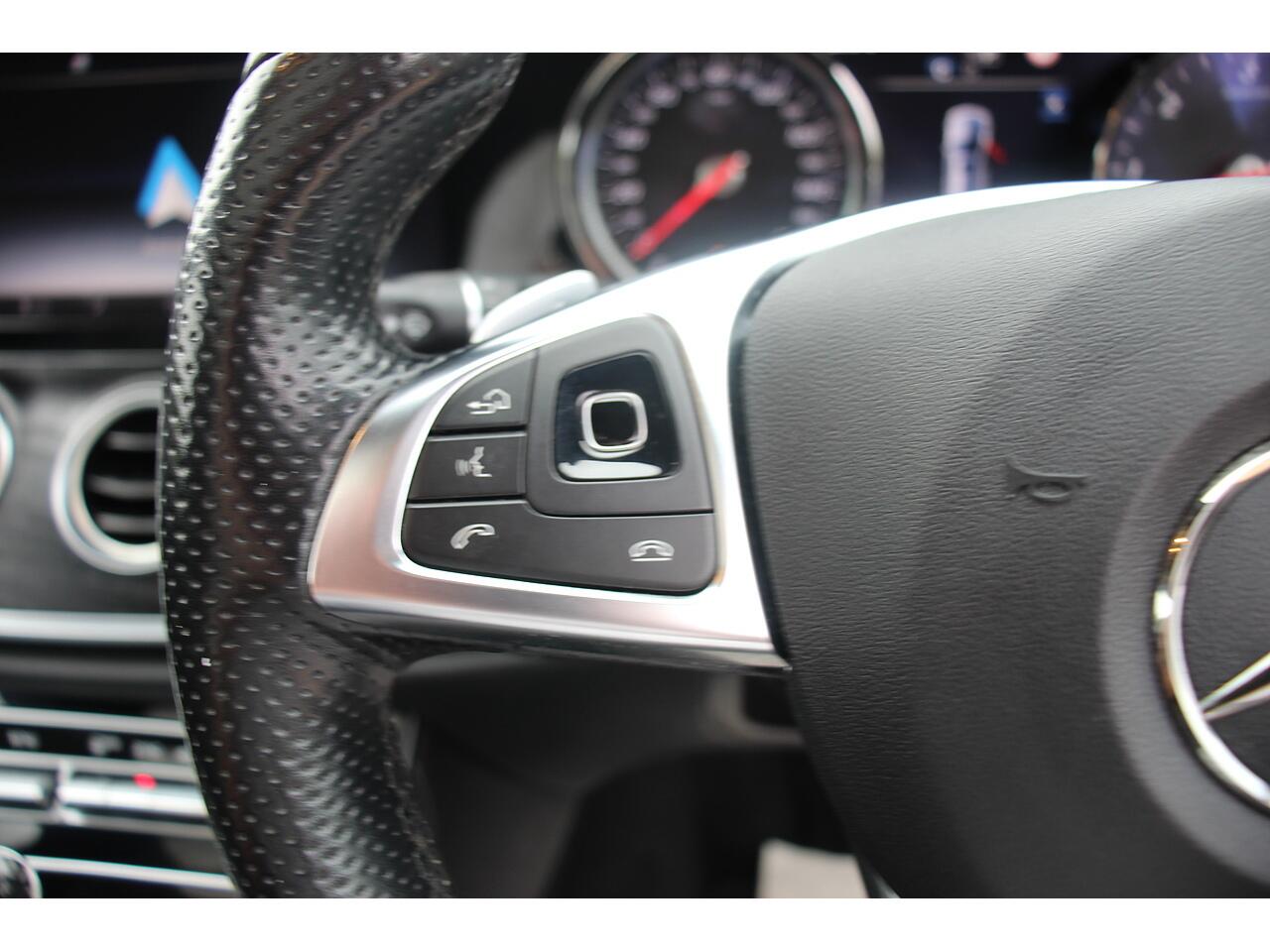 Mercedes-Benz E Class view 34