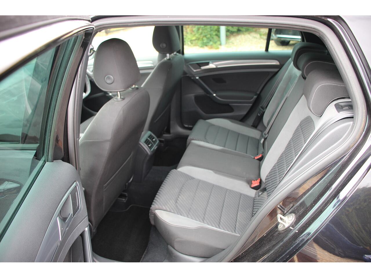 Volkswagen Golf view 17