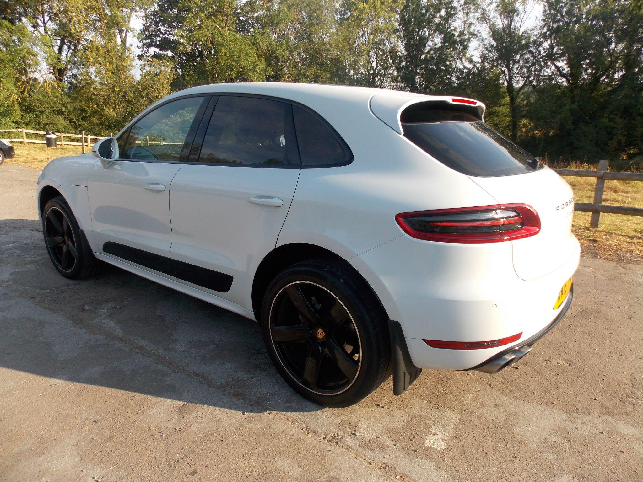 Porsche Macan view 10