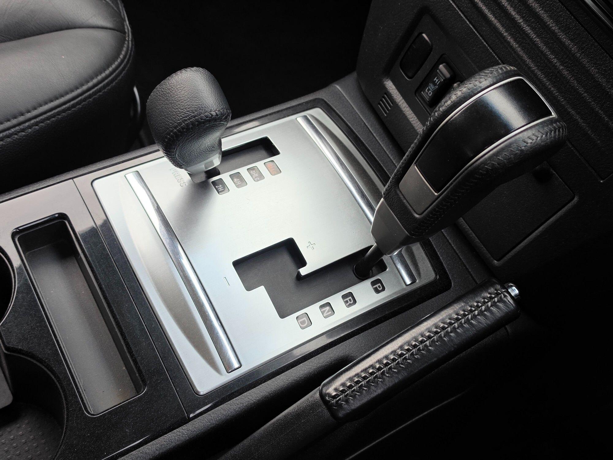 Mitsubishi Shogun view 24