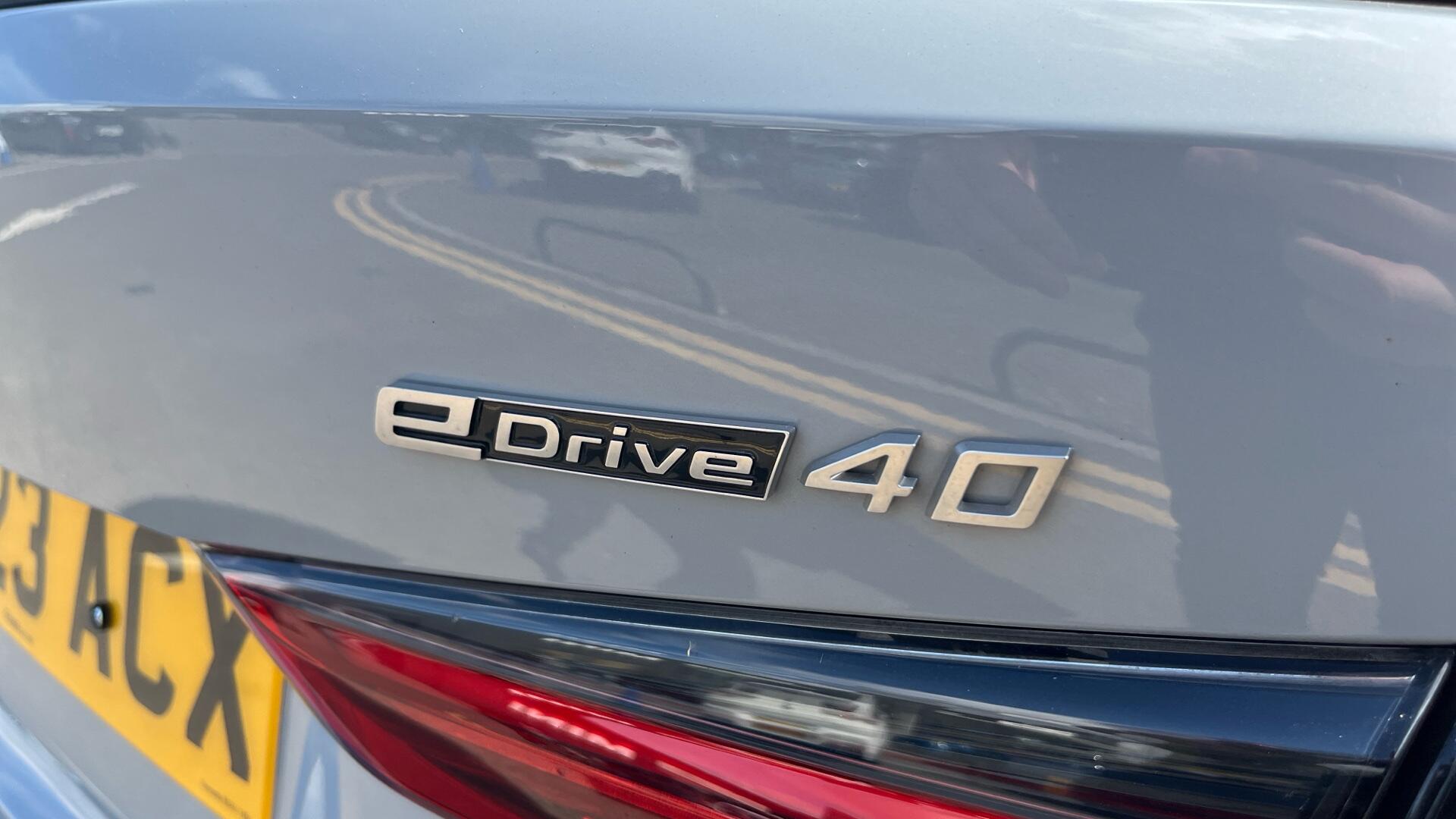 BMW i4 view 30
