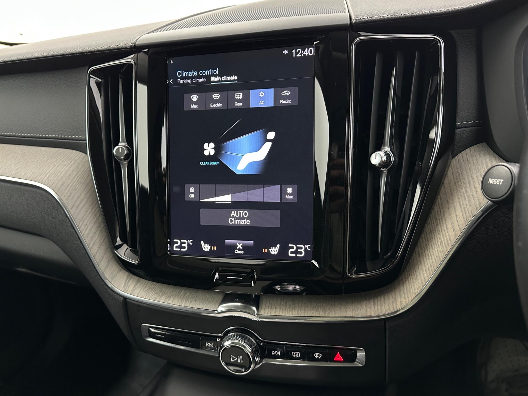 Volvo XC60 view 25