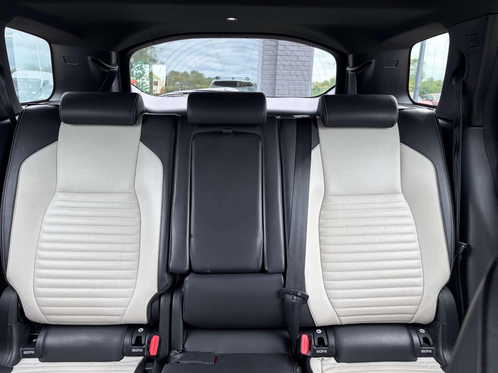 Land Rover Discovery Sport view 36
