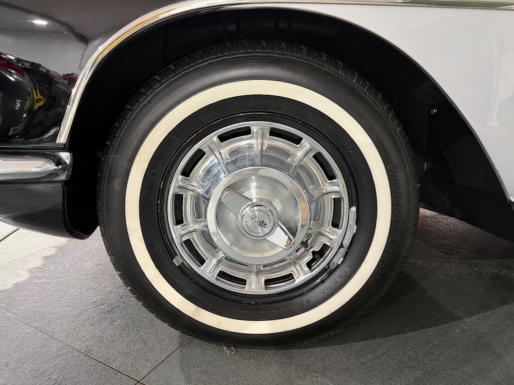 Chevrolet Corvette view 30
