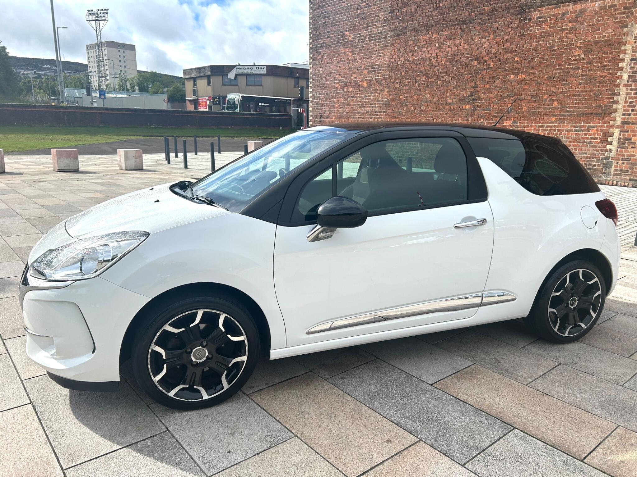 DS Automobiles DS 3 view 26