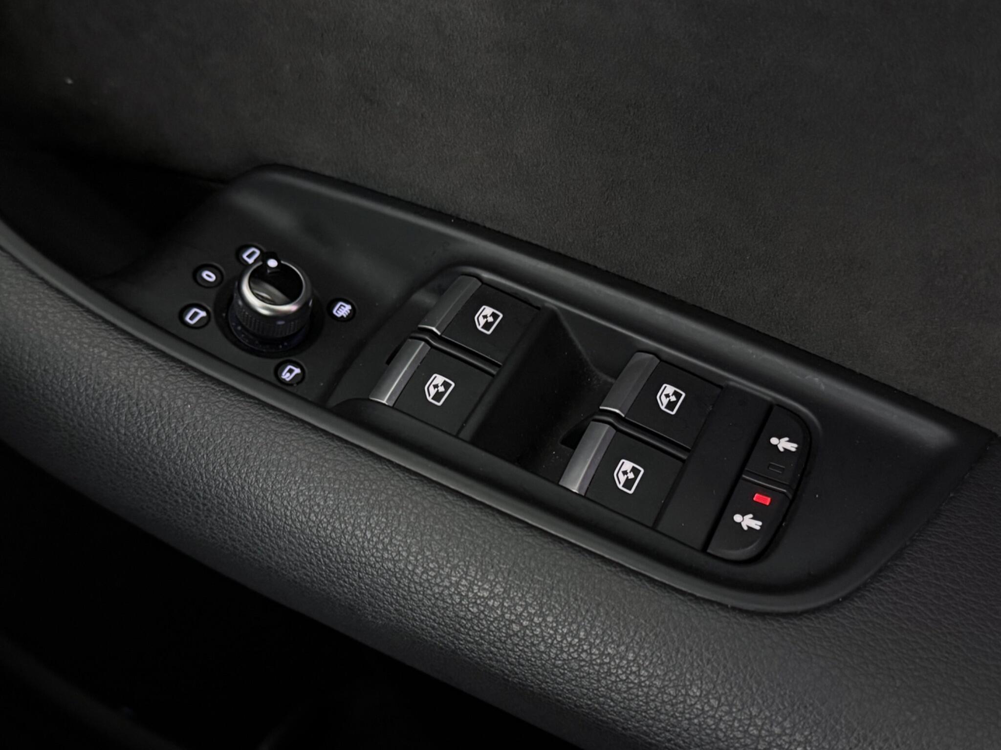 Audi Q7 view 18