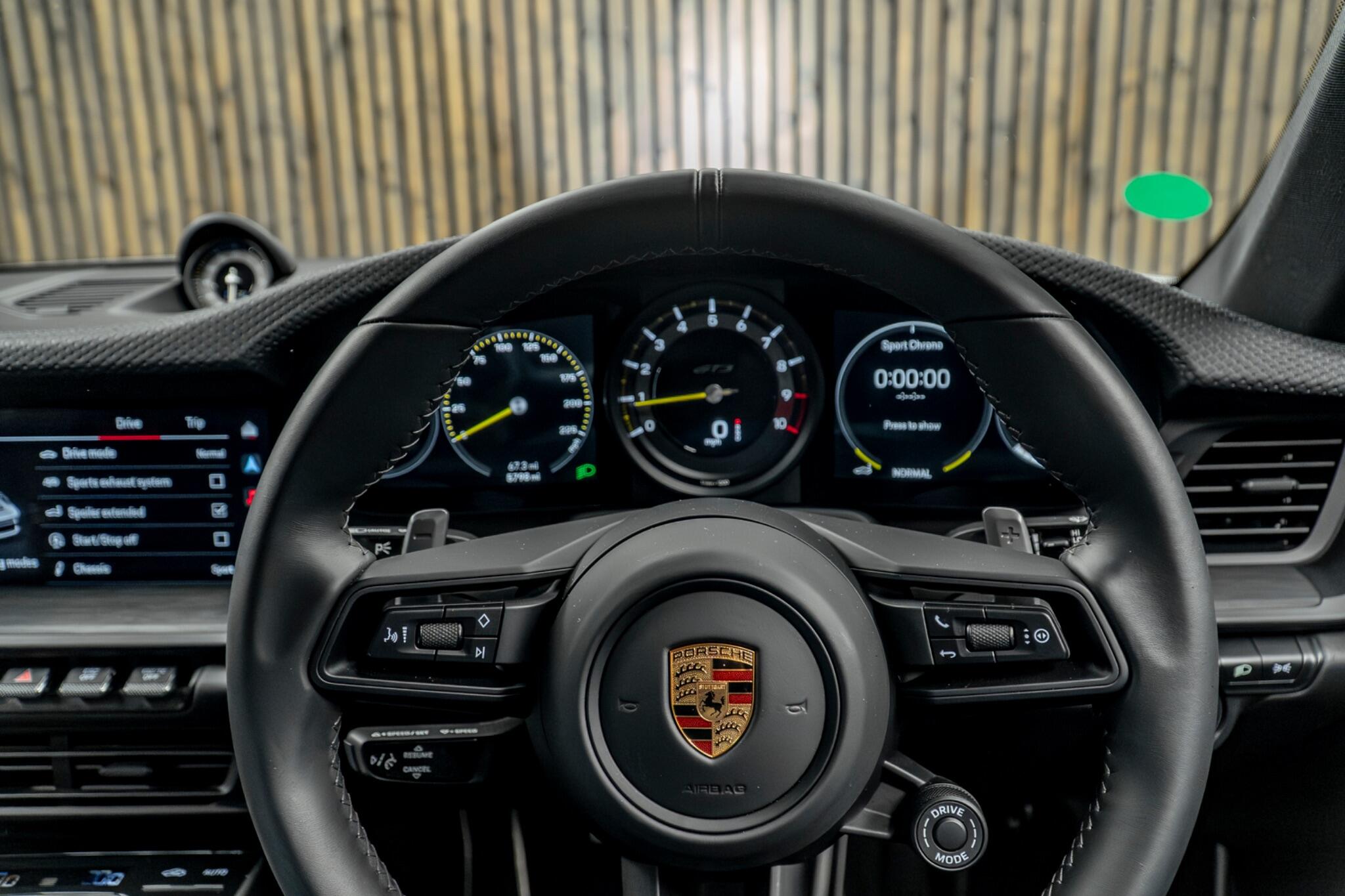 Porsche 911 view 33