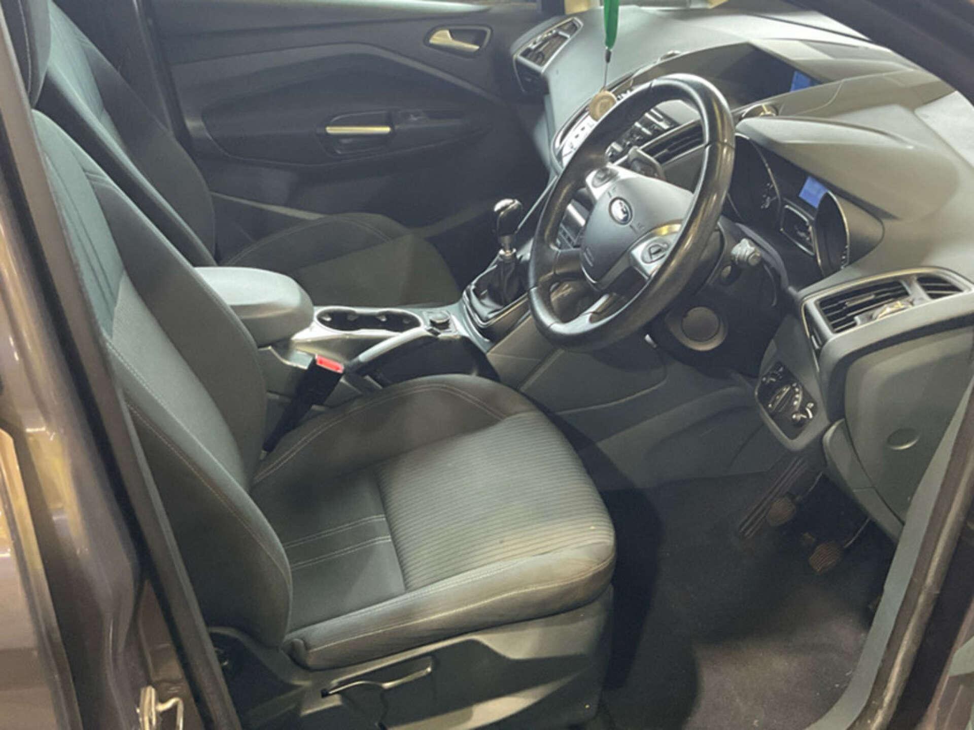 Ford Grand C-Max view 3