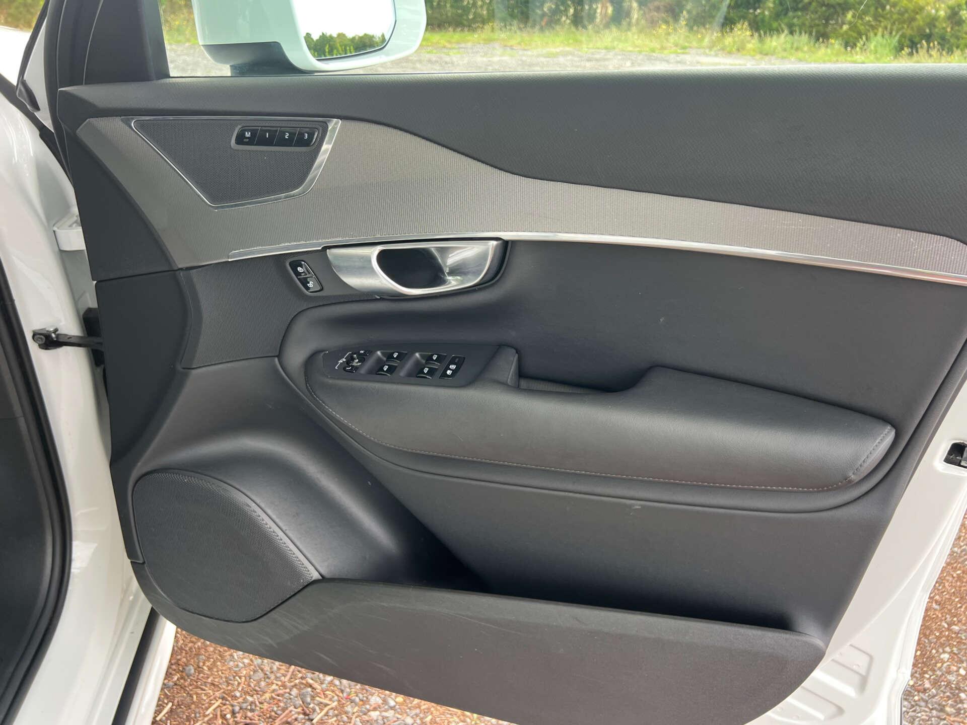 Volvo XC90 view 41