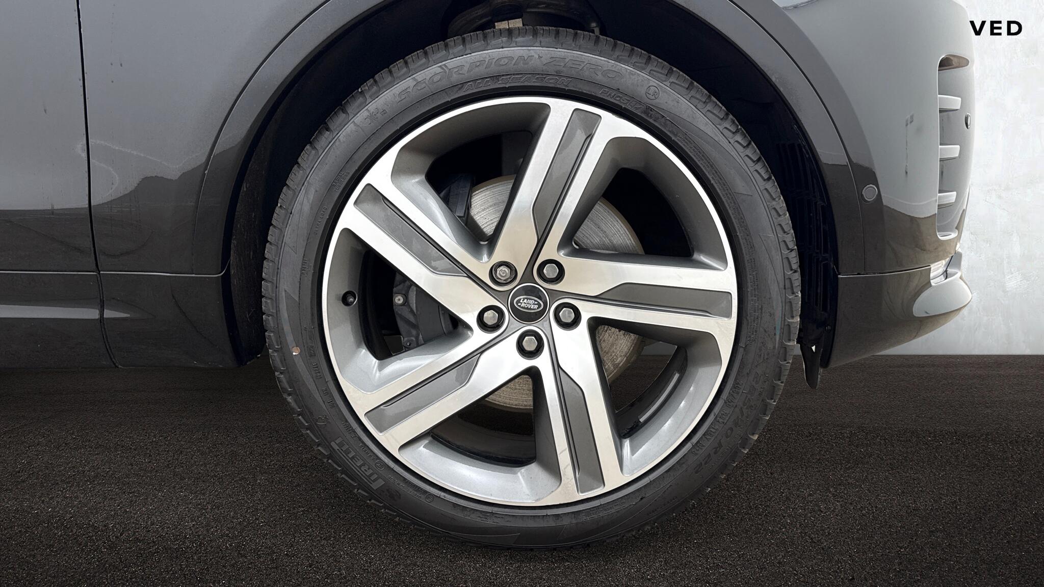 Land Rover Discovery view 8