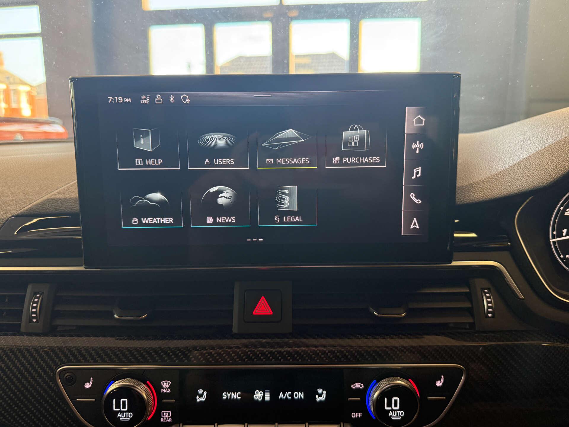 Audi RS4 view 22