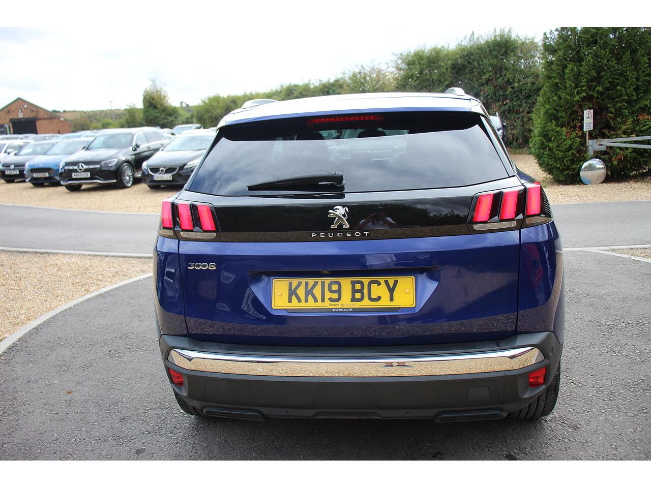 Peugeot 3008 view 11