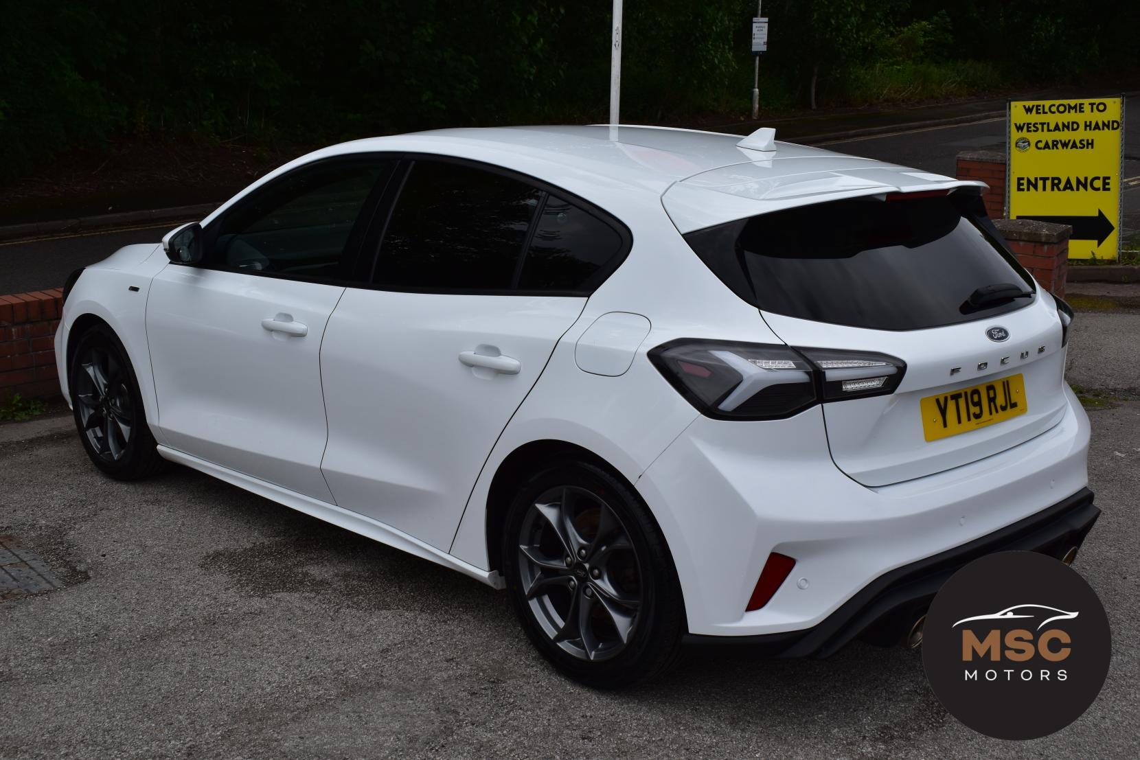 Ford Focus view 13