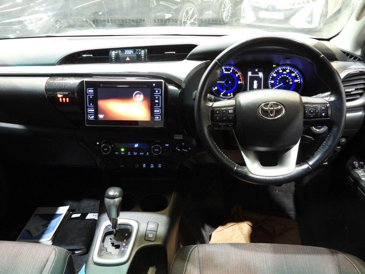 Toyota Hilux view 30