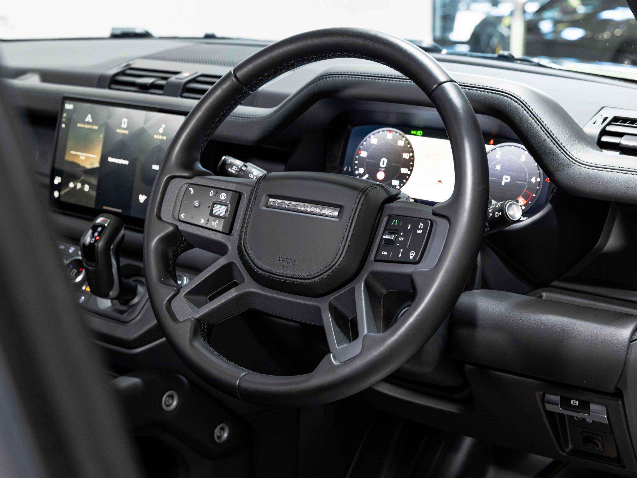 Land Rover Defender 110 view 20