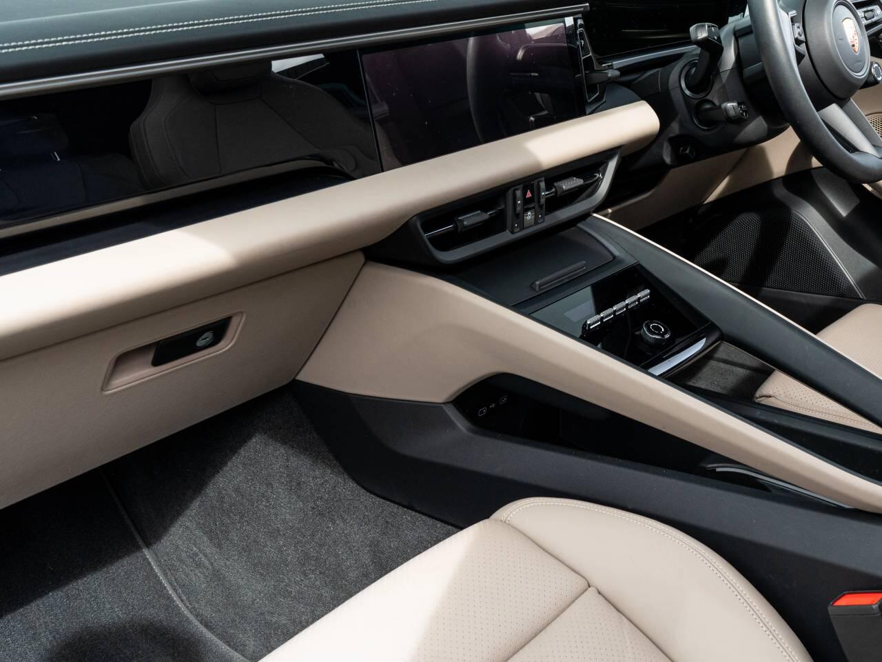 Porsche Macan view 34