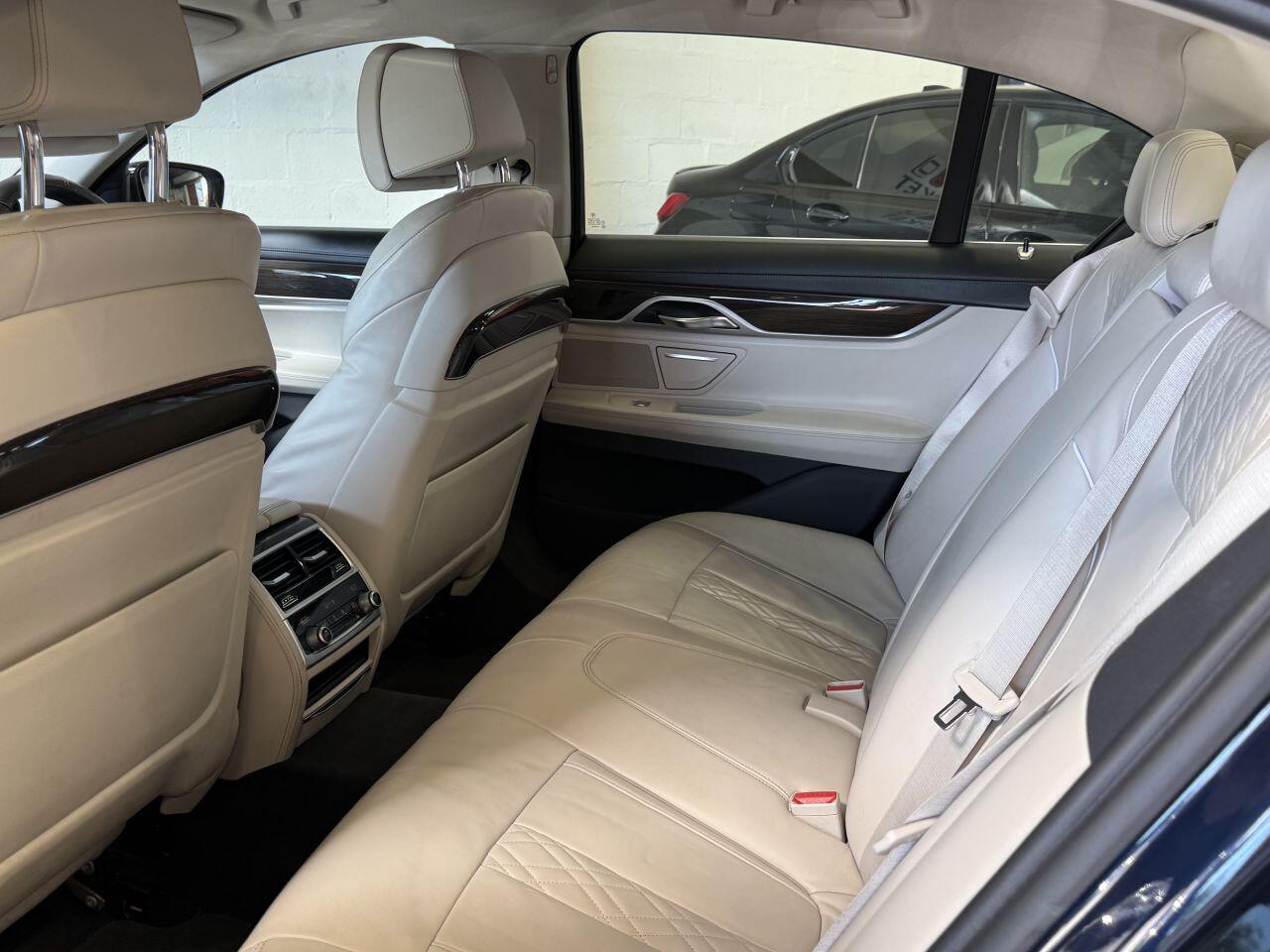 BMW 7 Series view 69