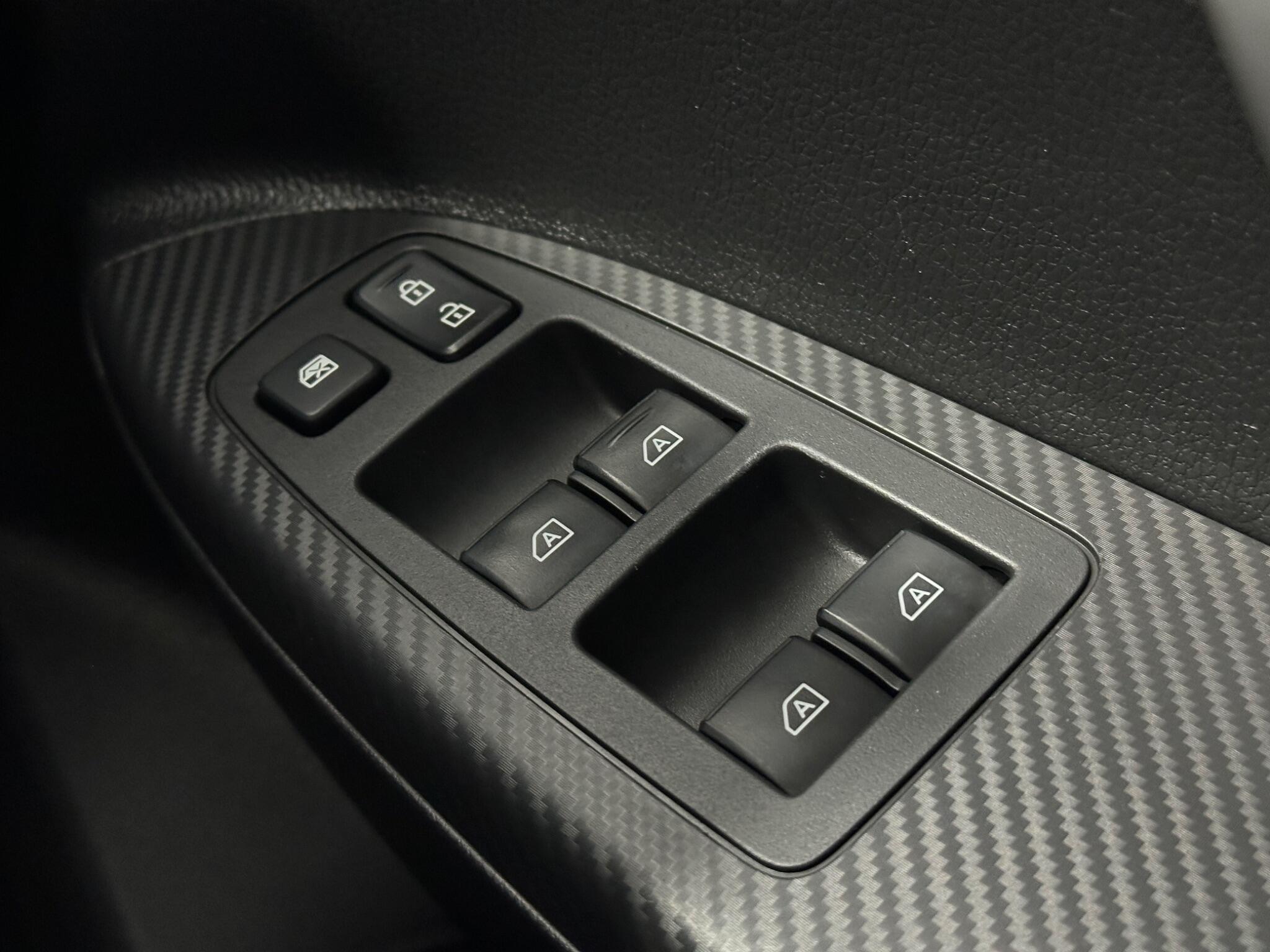 Mitsubishi Eclipse Cross view 19