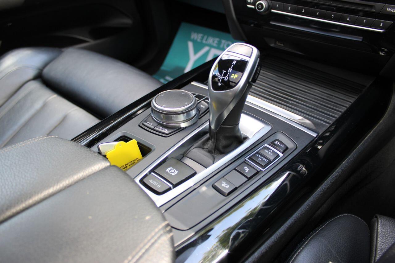 BMW X5 view 24