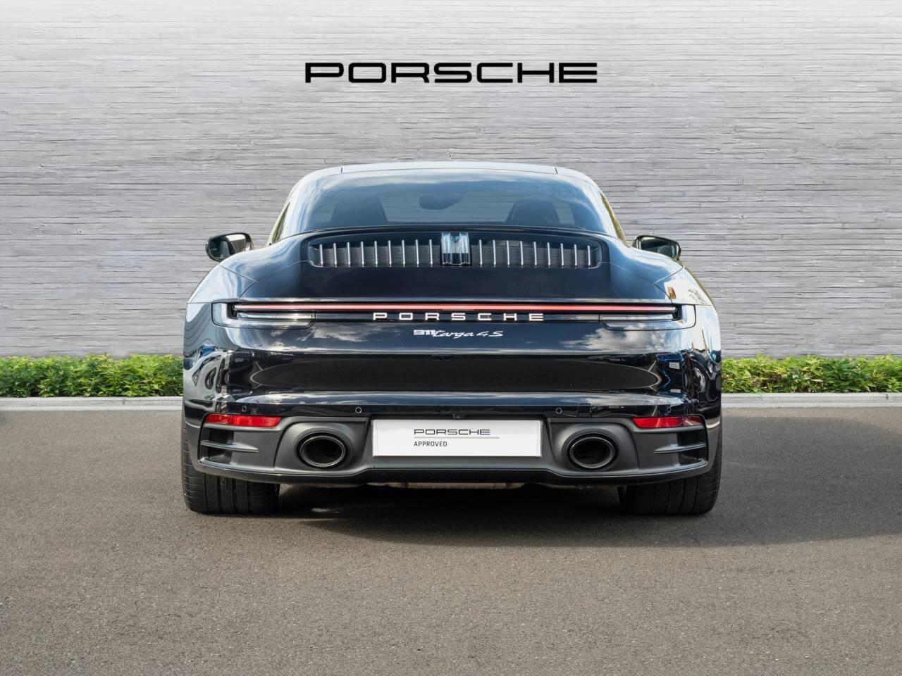Porsche 911 view 7