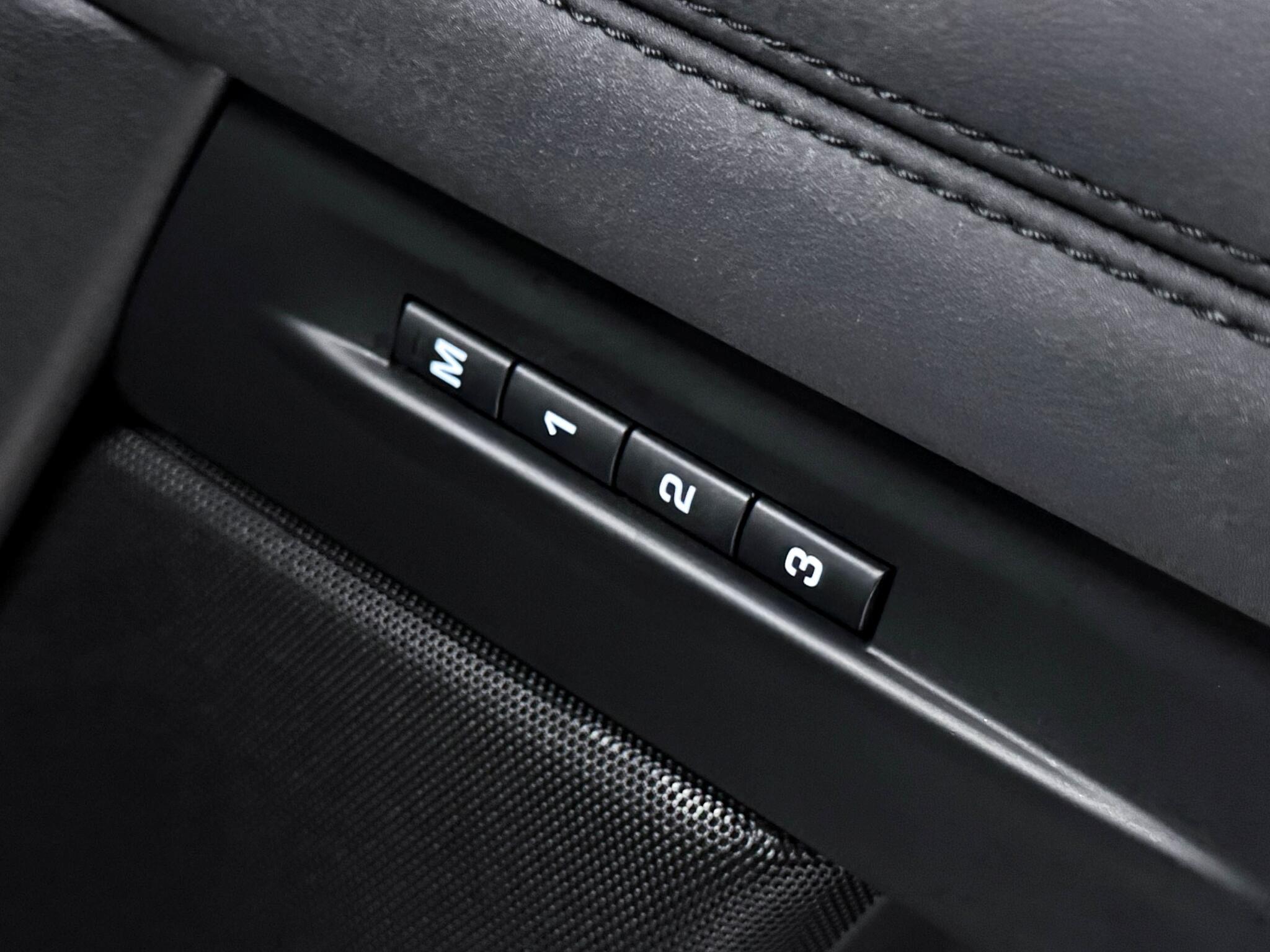 Land Rover Range Rover Evoque view 24