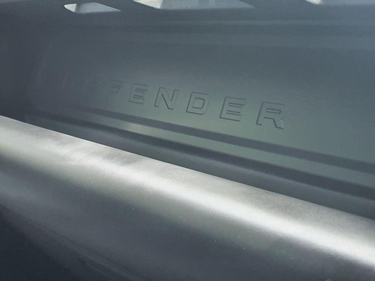 Land Rover Defender 110 view 64
