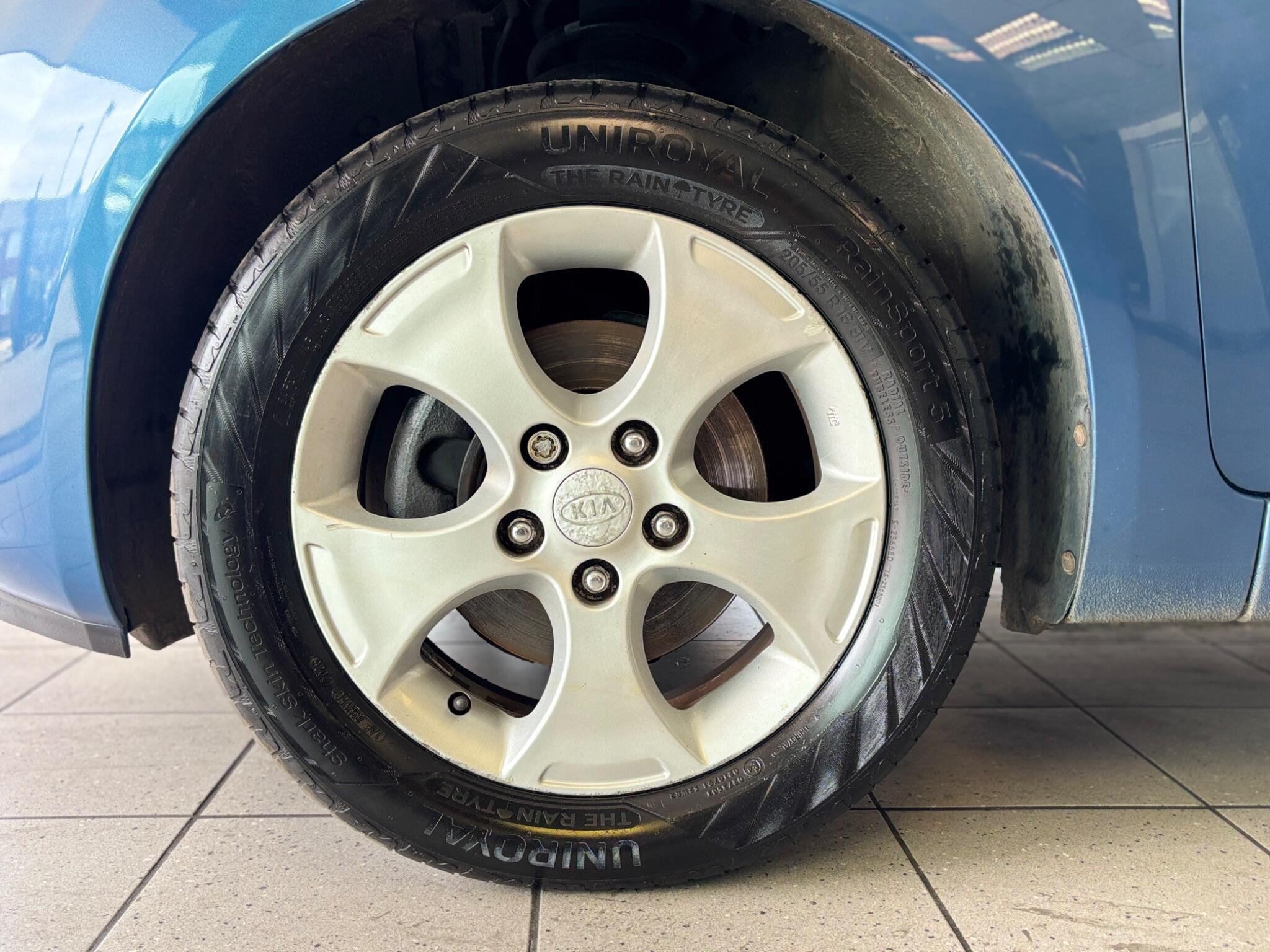 Kia Venga view 18