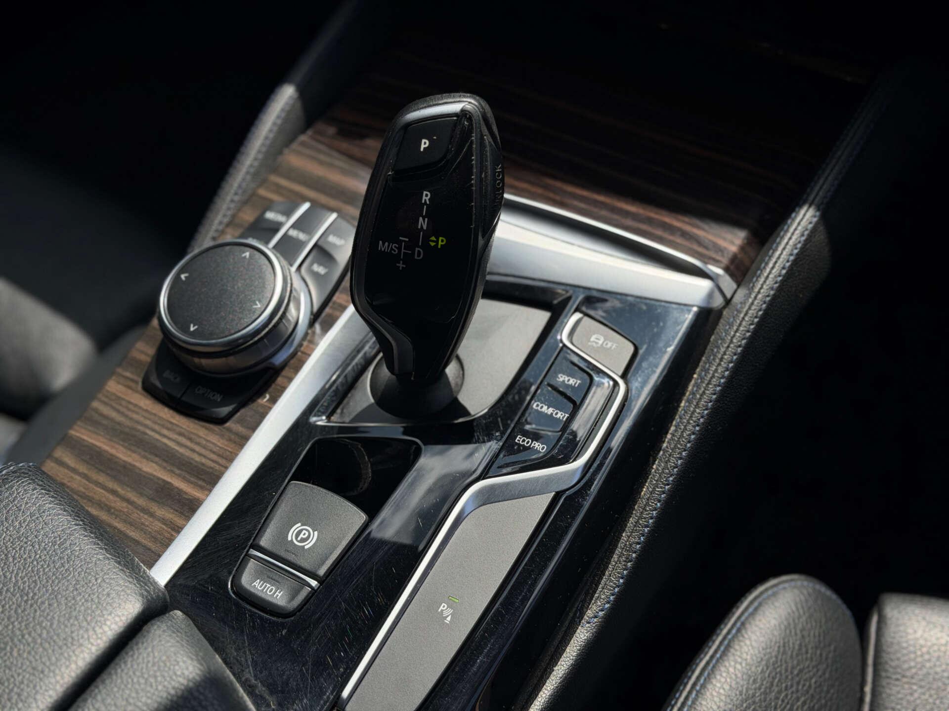 BMW 5 Series view 26