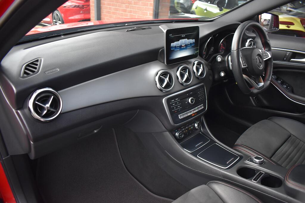 Mercedes-Benz Gla view 37