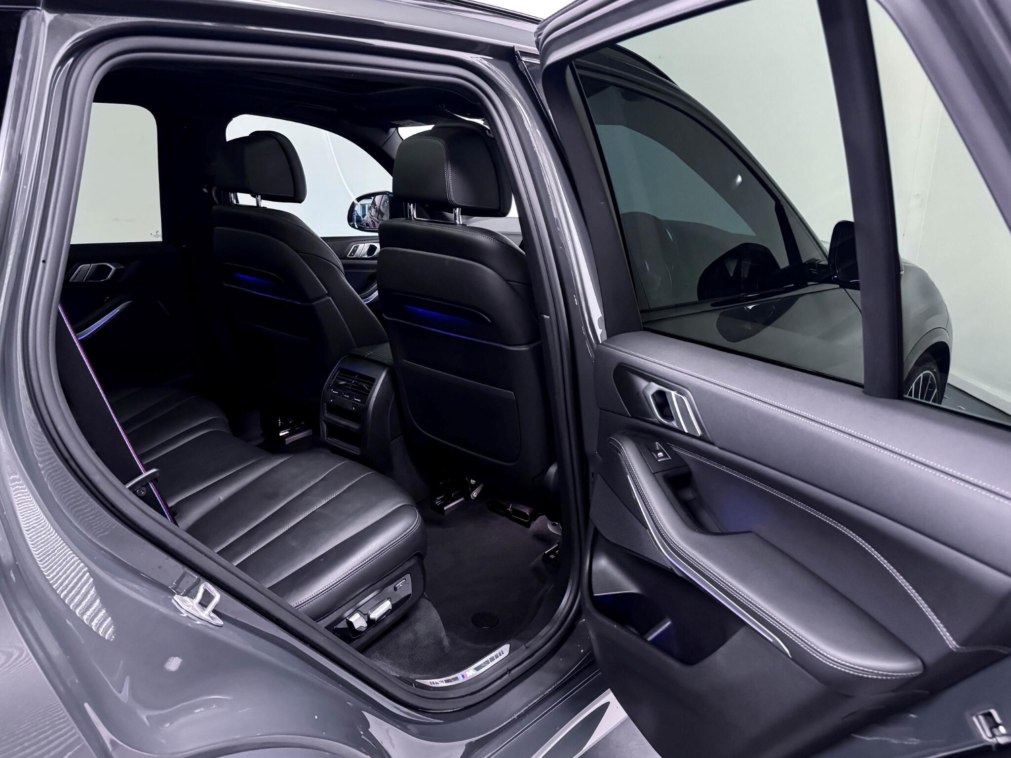 BMW X5 view 16