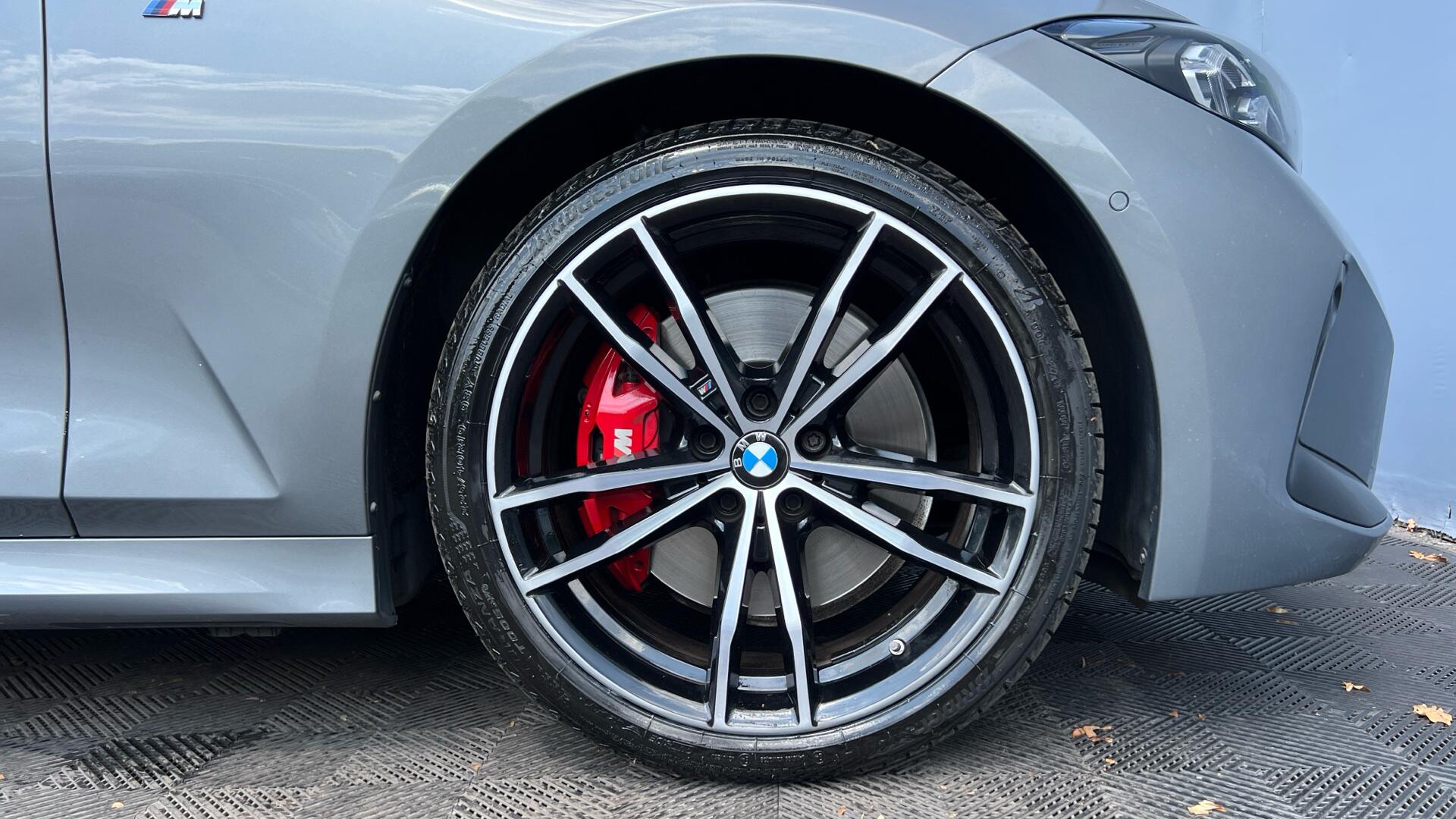 BMW 3 Series view 14