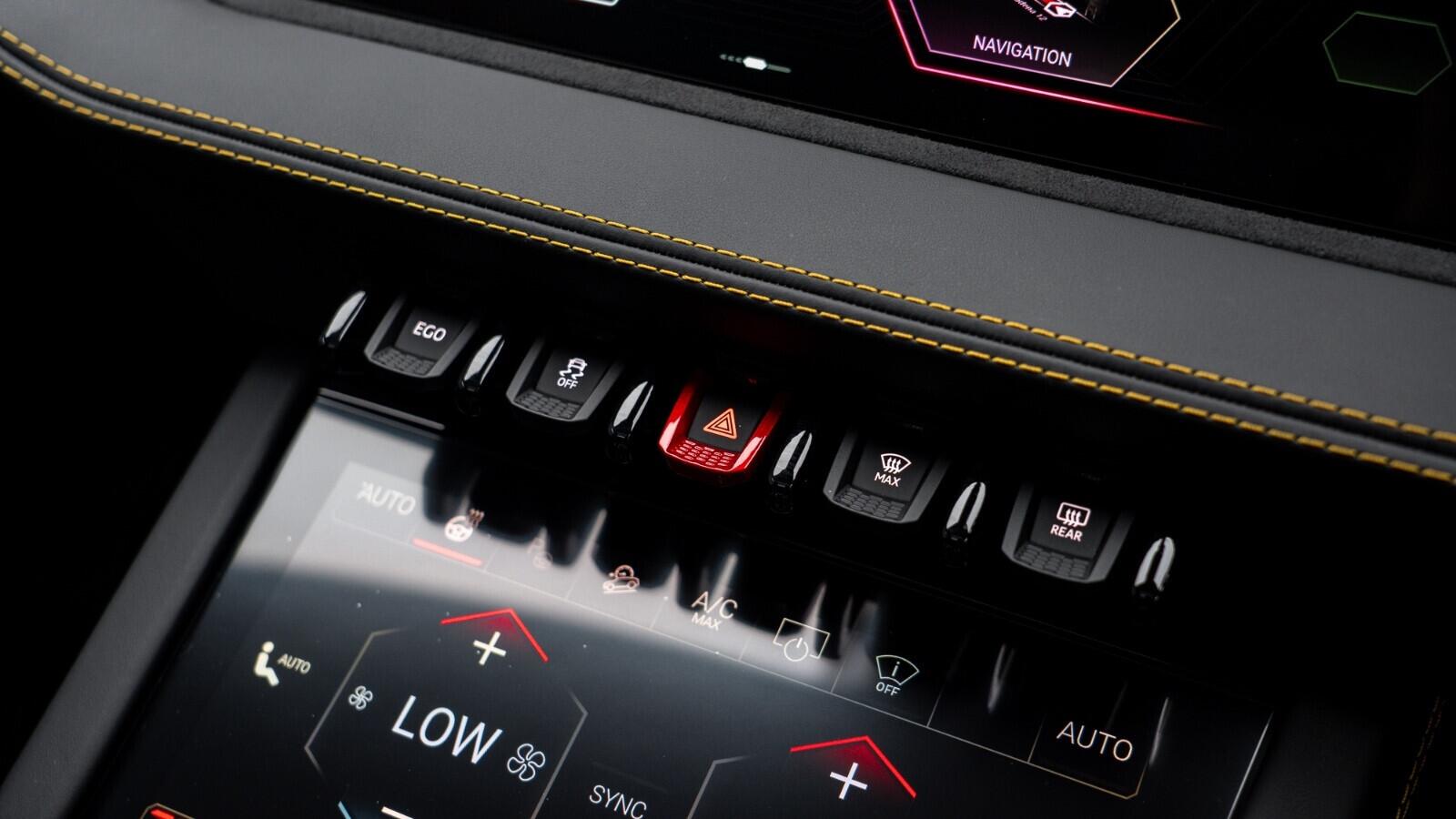 Lamborghini Urus view 40