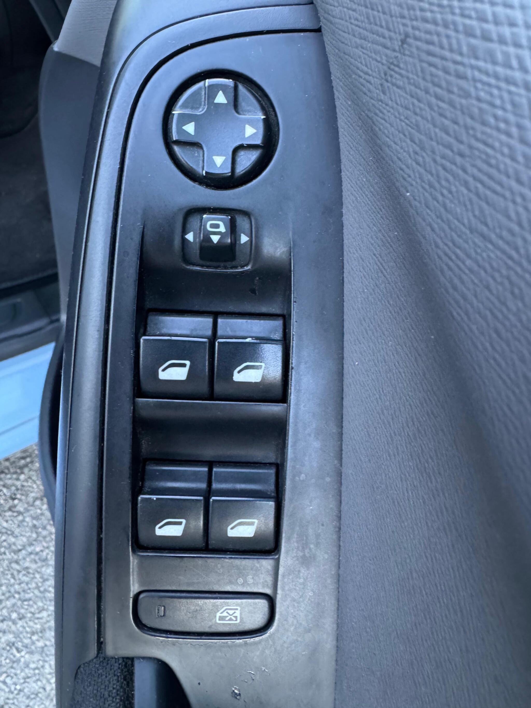 Citroen Grand C4 Picasso view 36