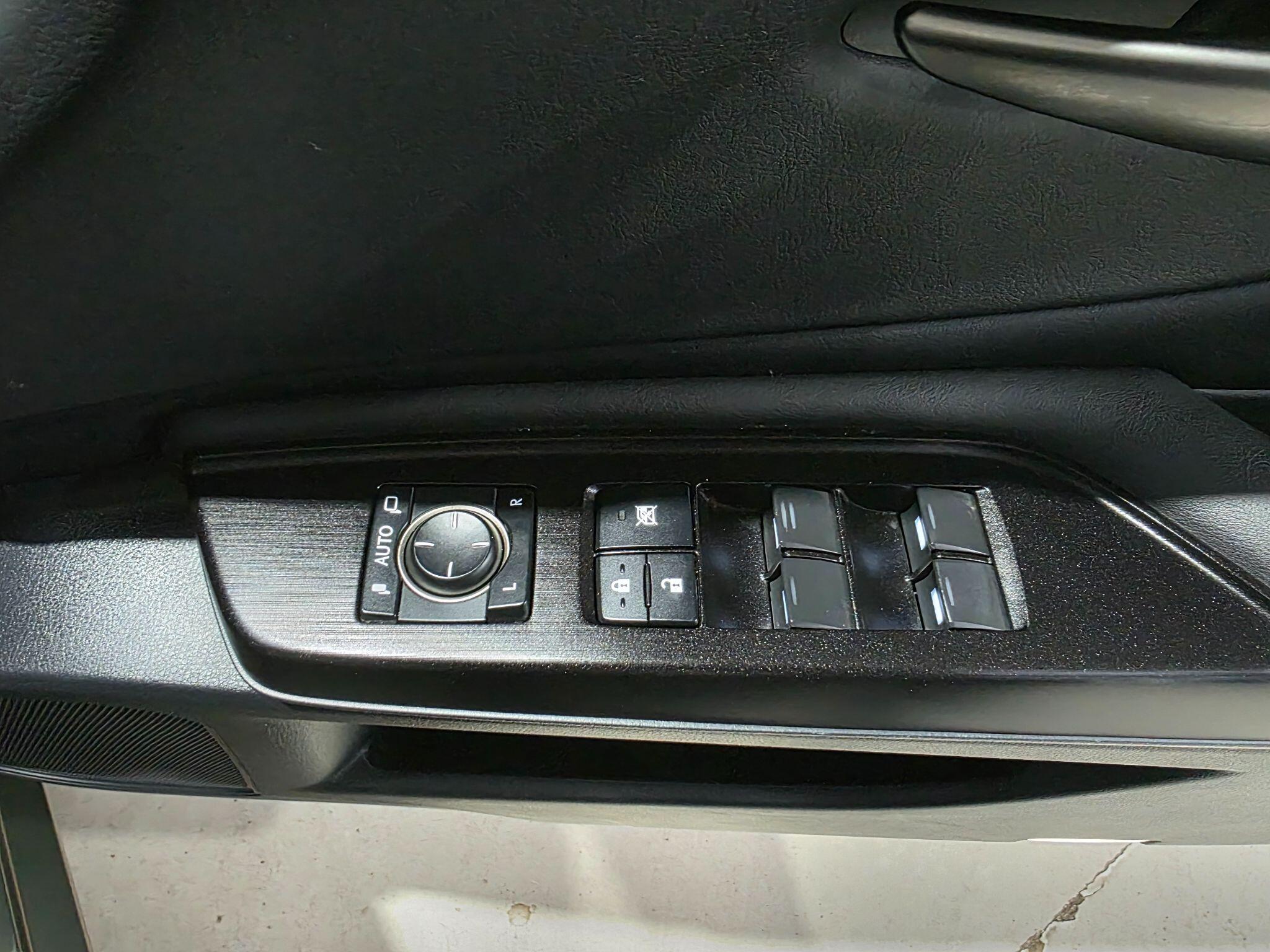 Lexus Es view 16