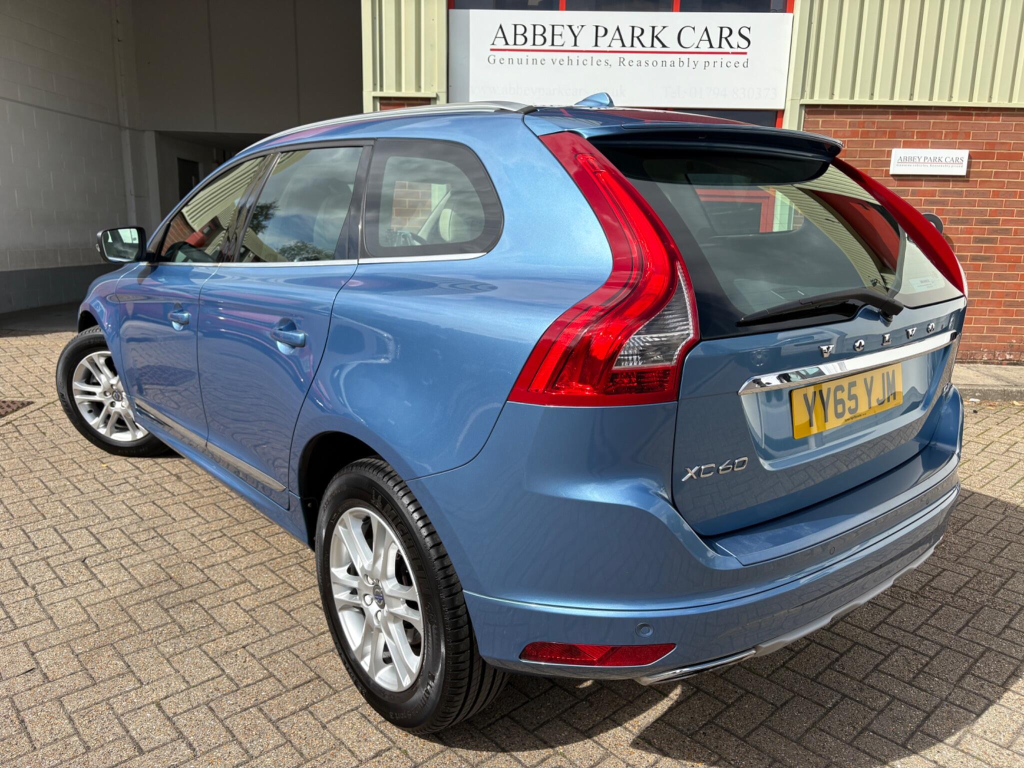 Volvo XC60 view 5