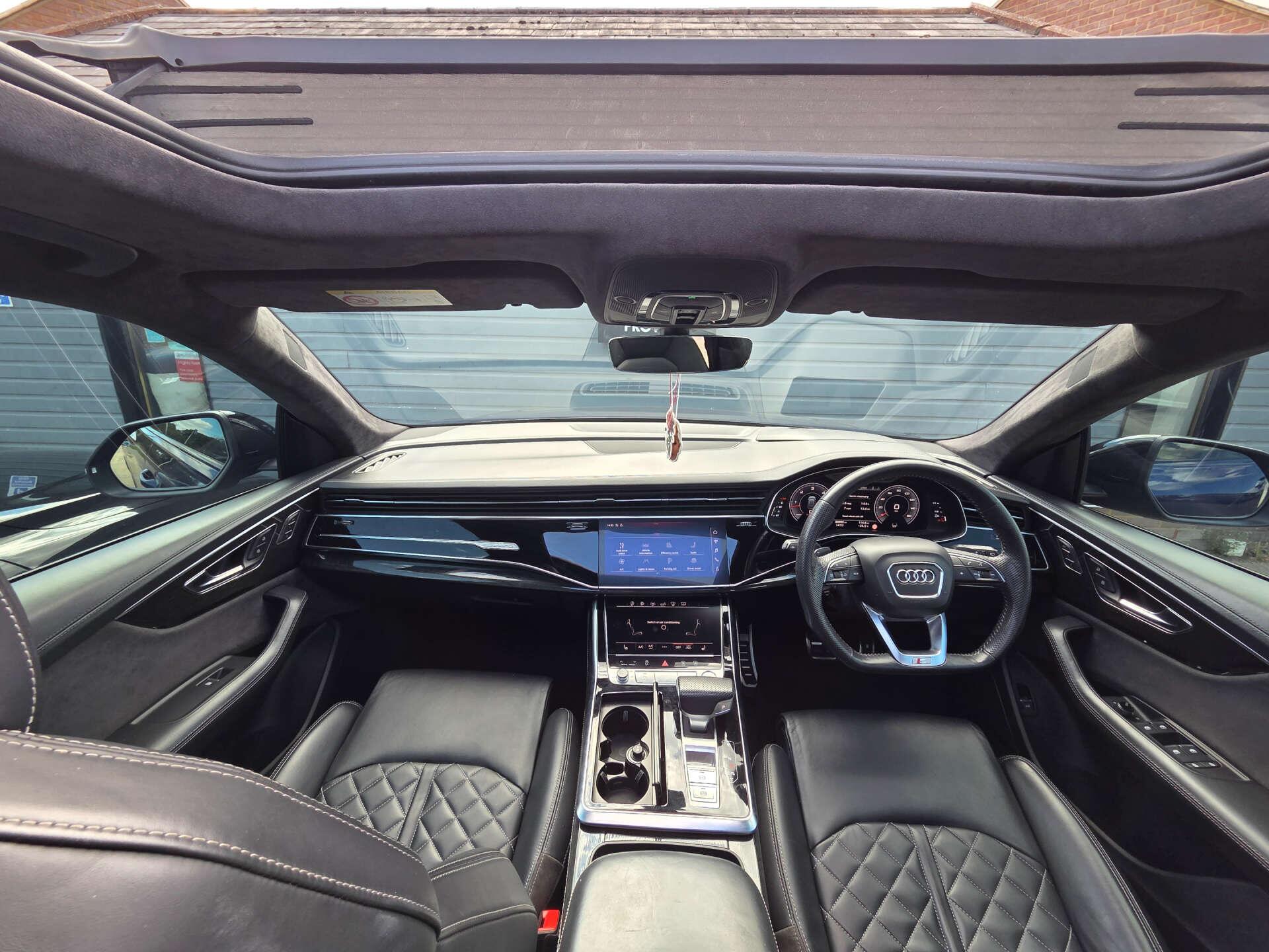 Audi Q8 view 16