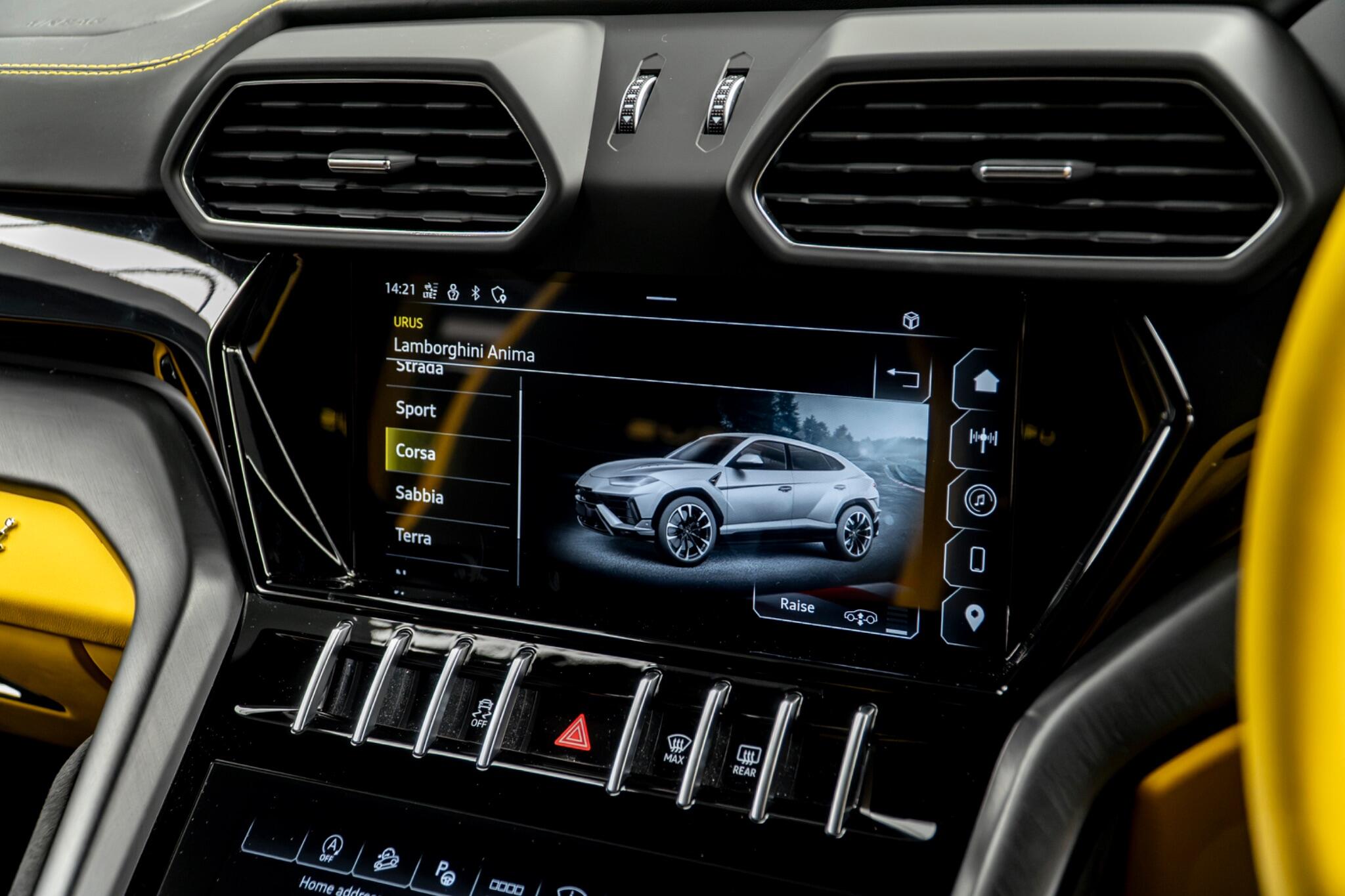 Lamborghini Urus view 38