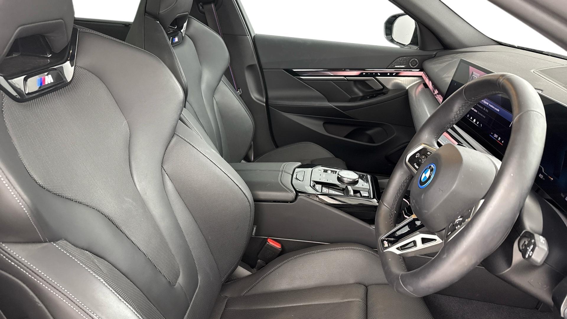 BMW 5 Series view 11