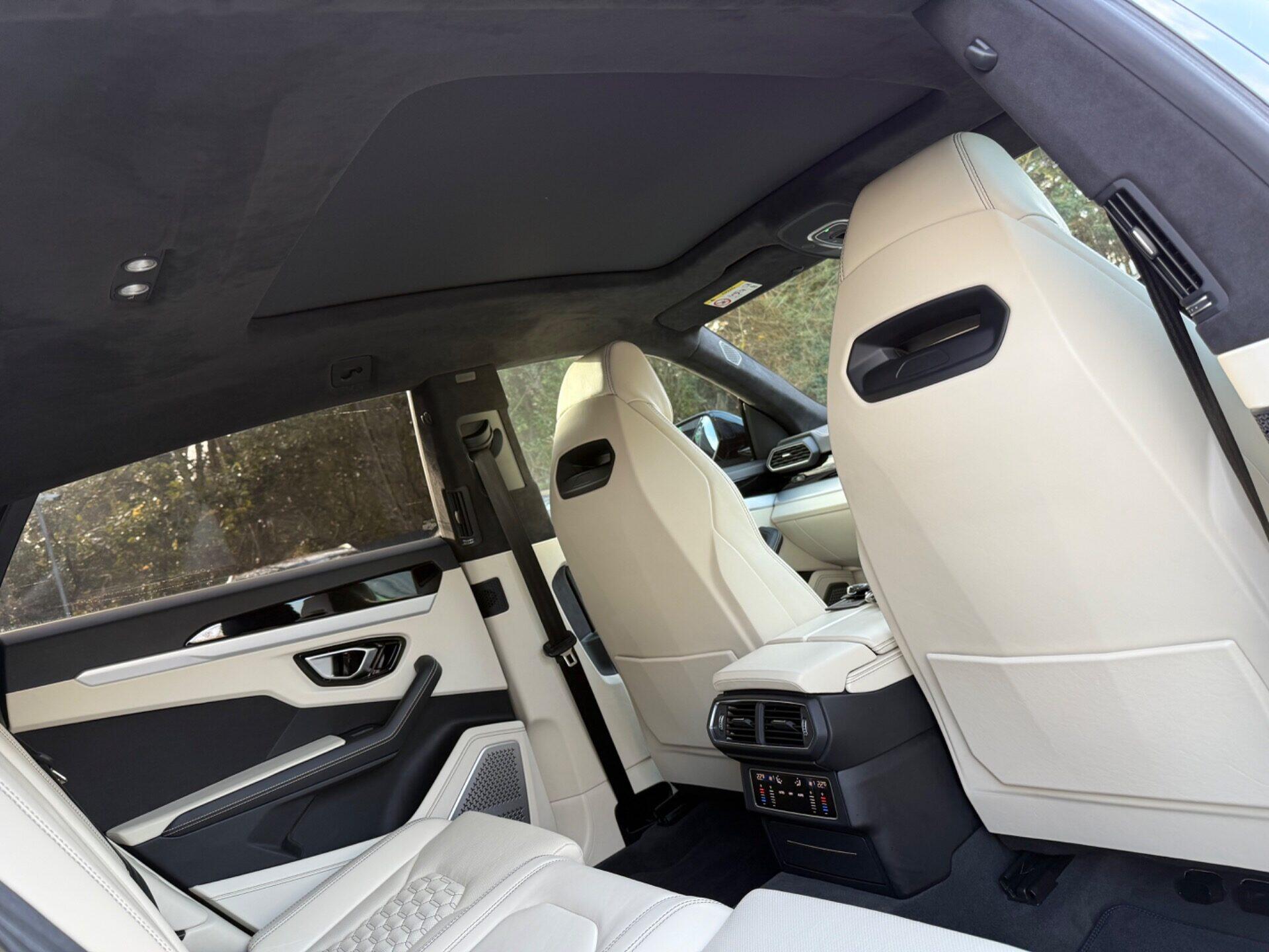 Lamborghini Urus view 37